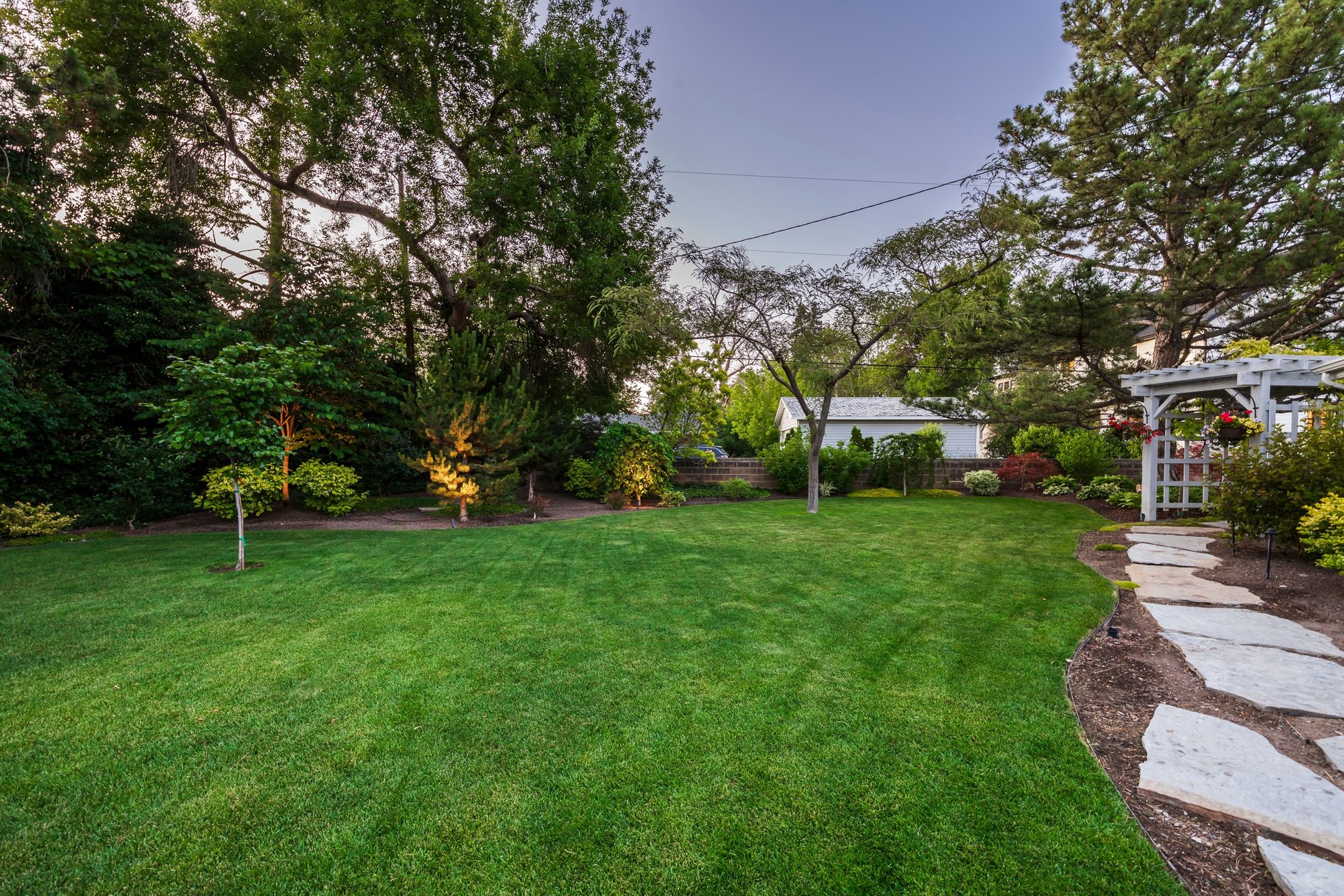  Tastefully Updated Holladay Rambler on .60 acre Manicured Lot - 物件實景