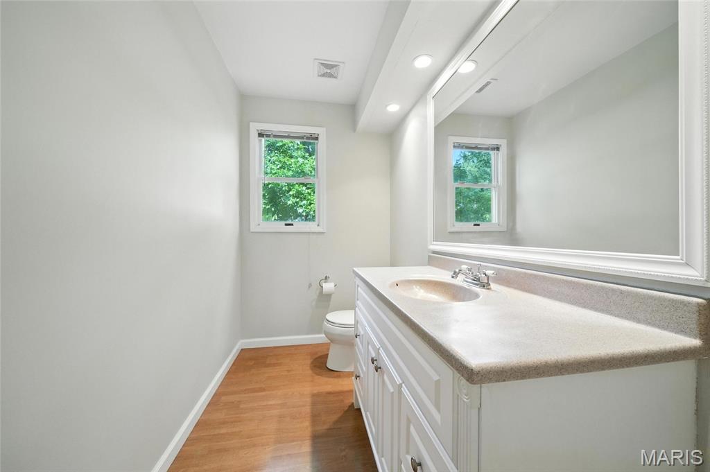 Chesterfield, Missouri, 63017, United States, 4 Bedrooms Bedrooms, ,3 BathroomsBathrooms,Residential,For Sale,1906928