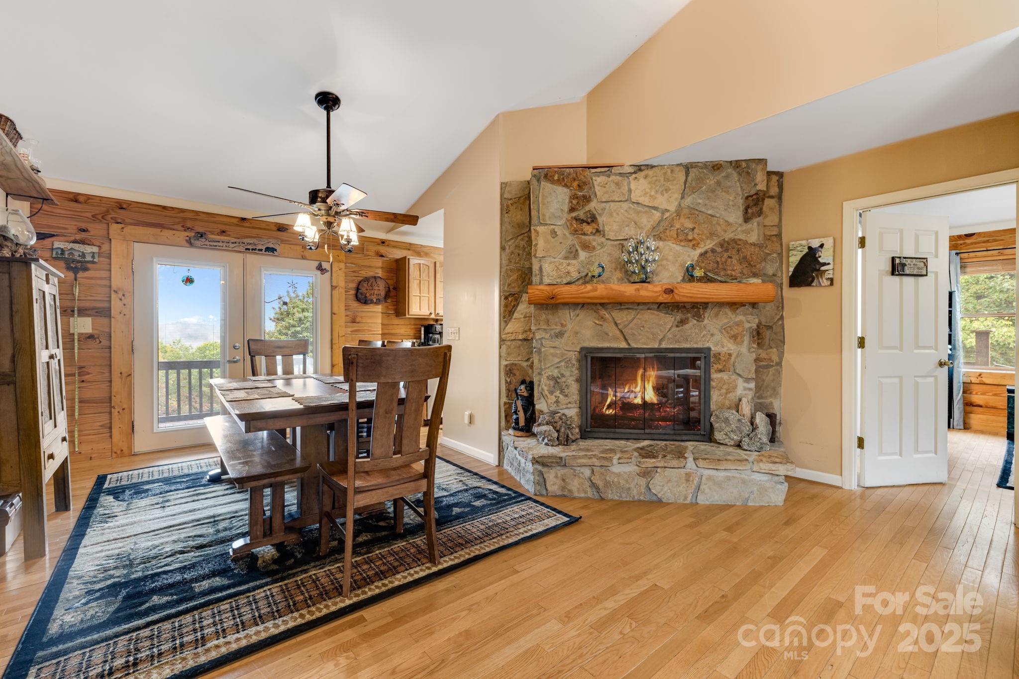 Spruce Pine, North Carolina, 28777, United States, 3 Bedrooms Bedrooms, ,3 BathroomsBathrooms,Residential,For Sale,1991683