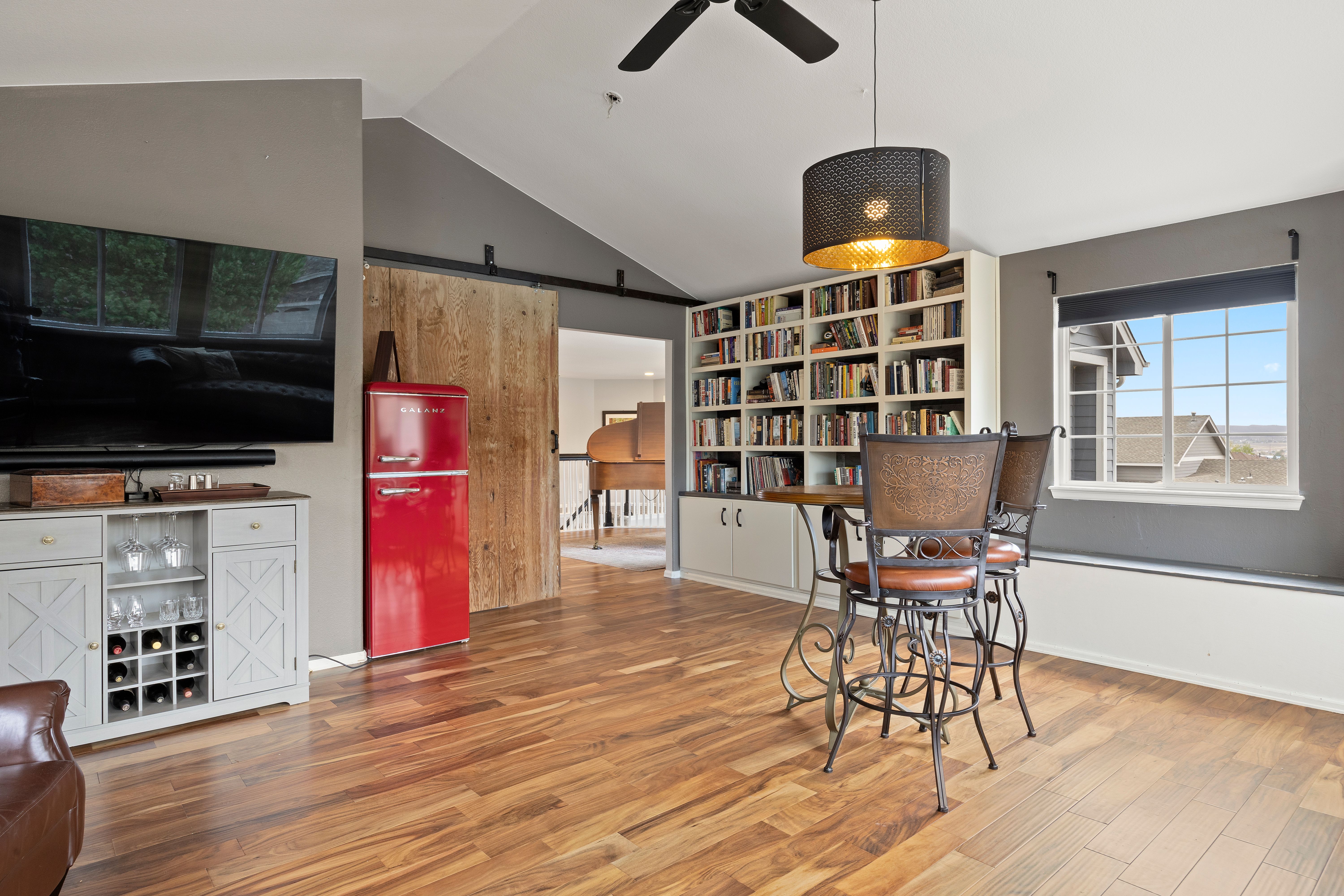  Situated on a desirable corner lot in the sought-after Red Hawk community - 物件實景