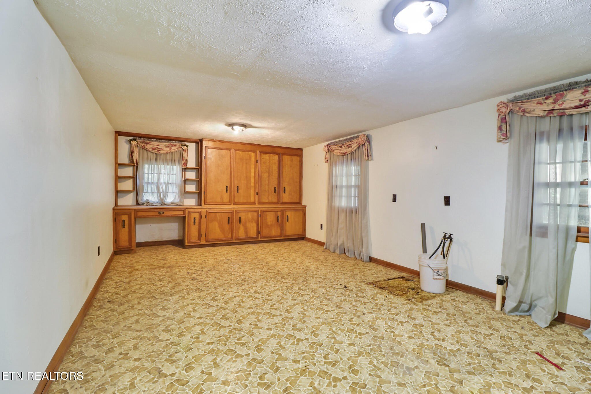 Crossville, Tennessee, 38555, United States, 2 Bedrooms Bedrooms, ,1 BathroomBathrooms,Residential,For Sale,1982388