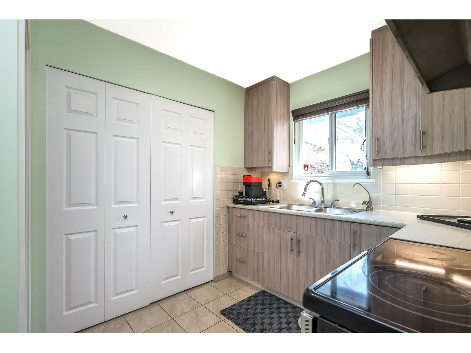 SURREY, British Columbia, V4A 5N3, CA, 3 Bedrooms Bedrooms, ,2 BathroomsBathrooms,Residential,For Sale,1838799