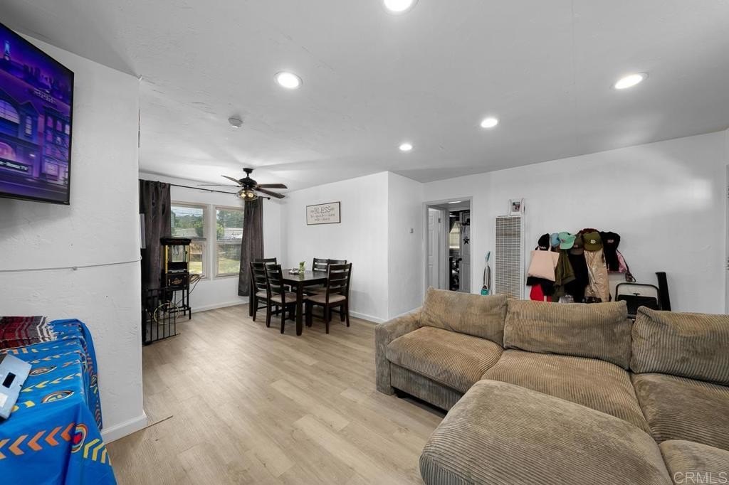 El Cajon, California, 92020, United States, 2 Bedrooms Bedrooms, ,1 BathroomBathrooms,Residential,For Sale,1986327