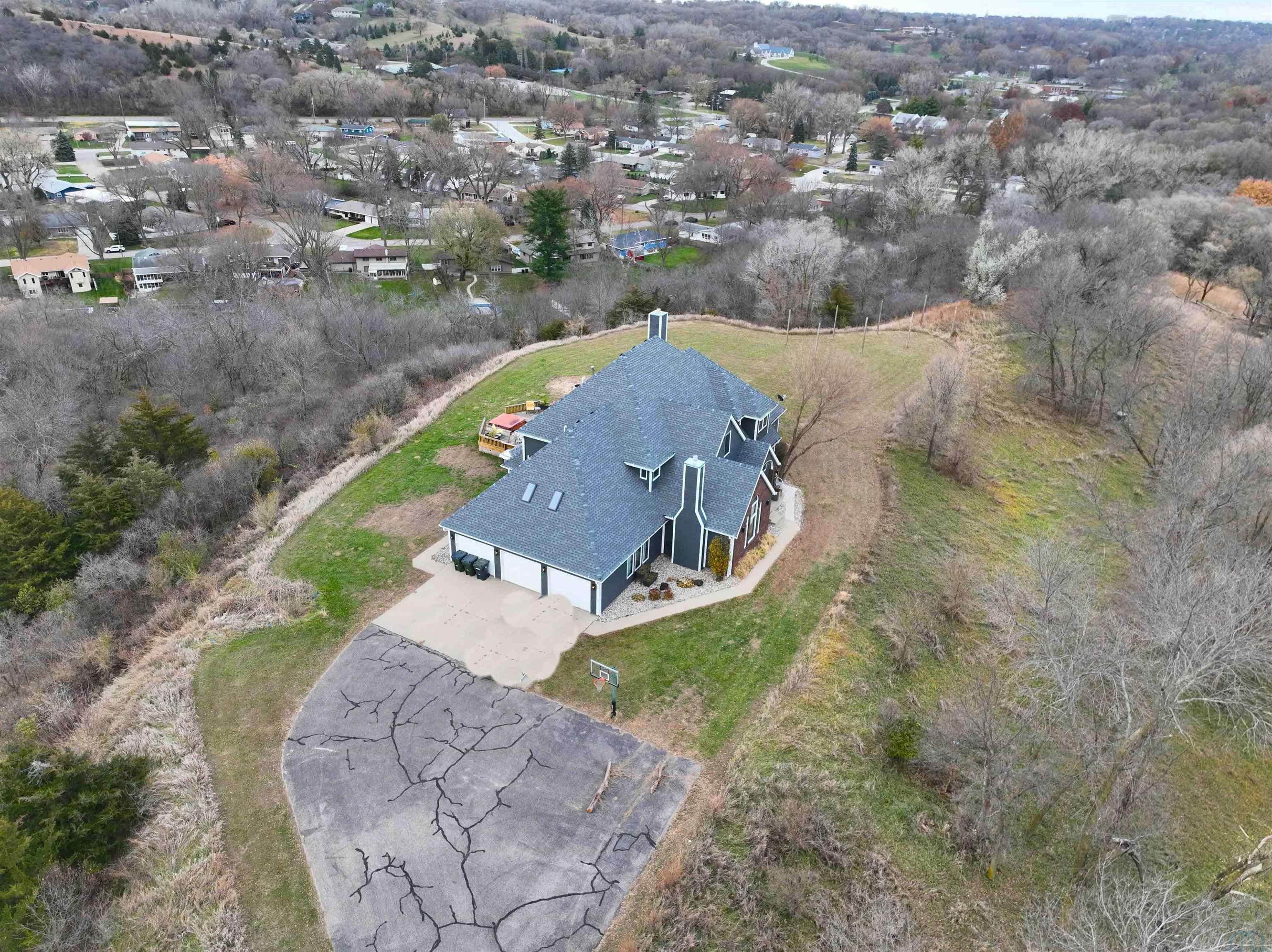 Sioux City, Iowa, 51104, United States, 4 Bedrooms Bedrooms, ,5 BathroomsBathrooms,Residential,For Sale,1989955