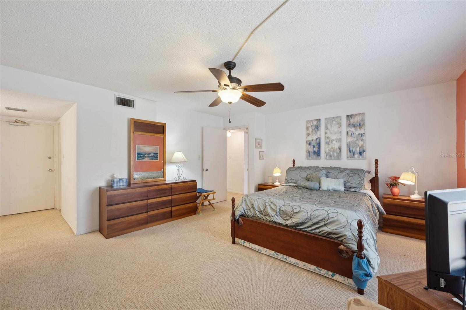 450 S Gulfview Boulevard #1105 #1105, CLEARWATER BEACH, Florida, 33767, United States, 2 Bedrooms Bedrooms, ,2 BathroomsBathrooms,Residential,For Sale,450 S Gulfview Boulevard #1105 #1105,1619451