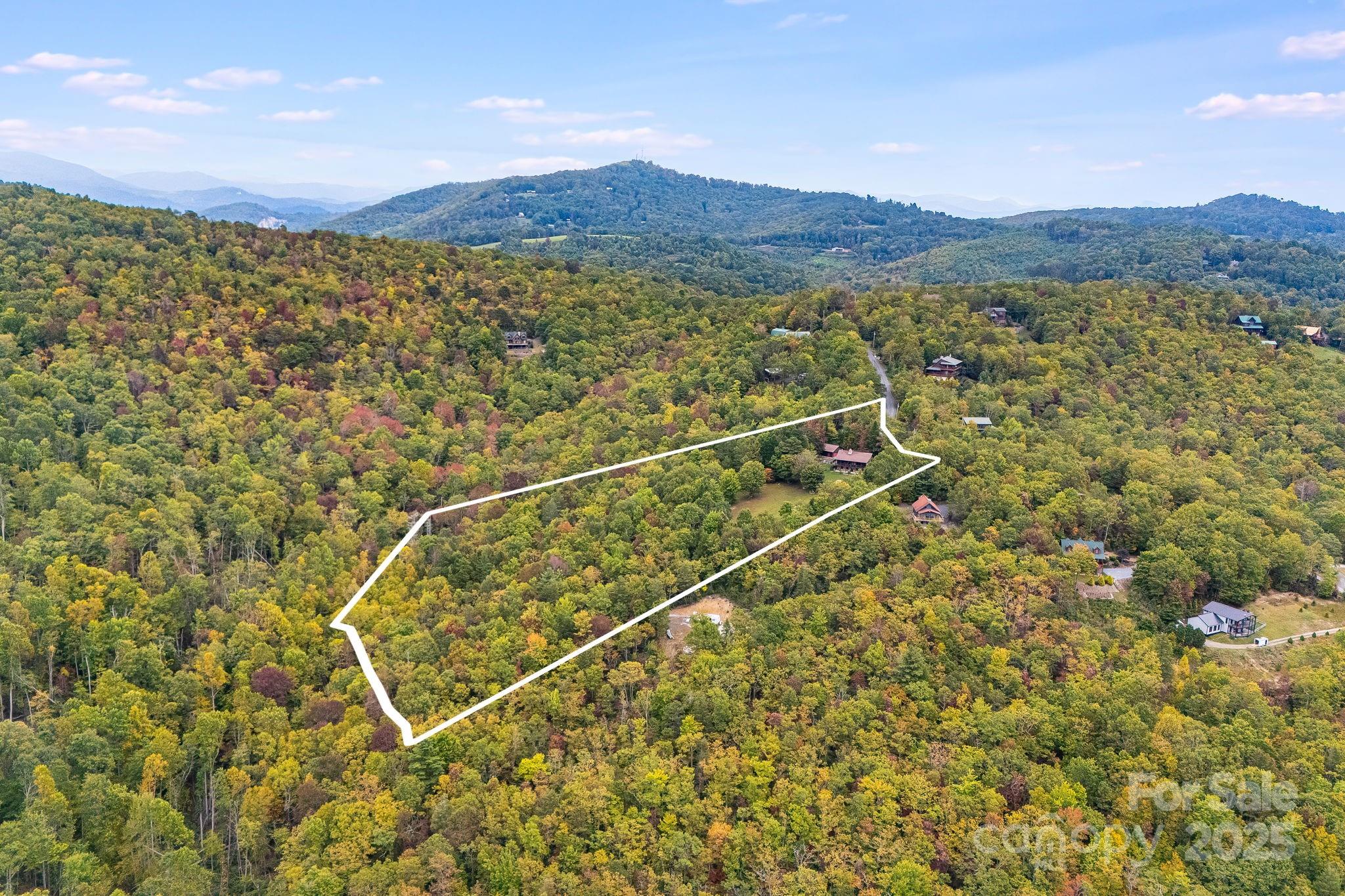 Spruce Pine, North Carolina, 28777, United States, 3 Bedrooms Bedrooms, ,3 BathroomsBathrooms,Residential,For Sale,1991683