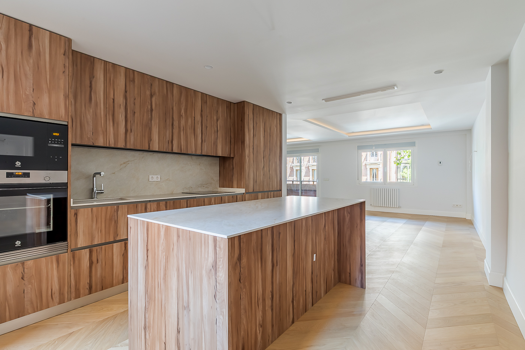  Flat with large terrace, balcony, parking, and storage room - 物件實景