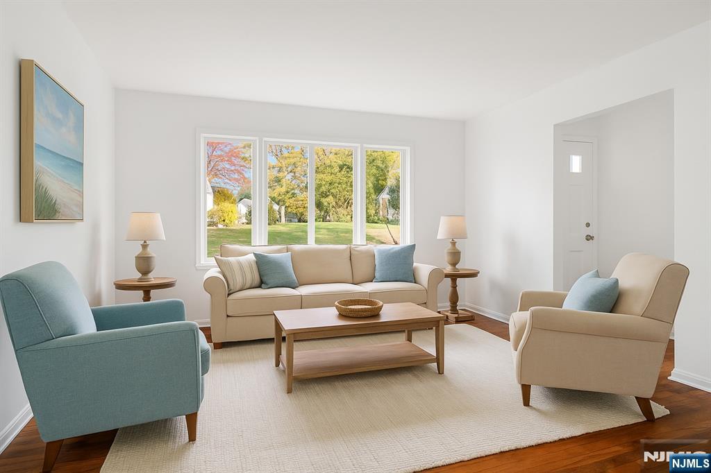 Midland Park, New Jersey, 07432, United States, 3 Bedrooms Bedrooms, ,2 BathroomsBathrooms,Residential,For Sale,1989526