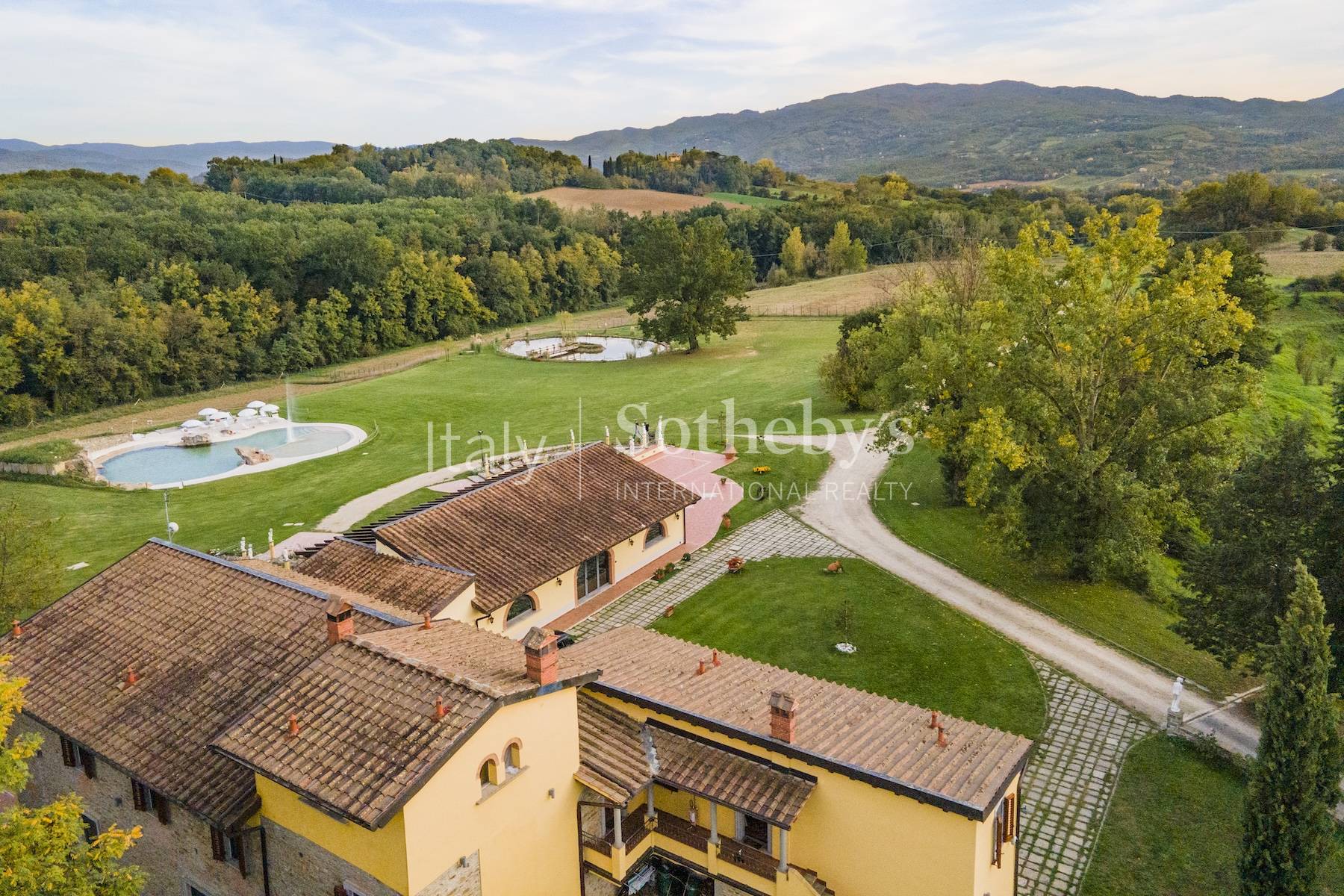  Prestigious Villa with Pool and Park in Mugello - 物件實景