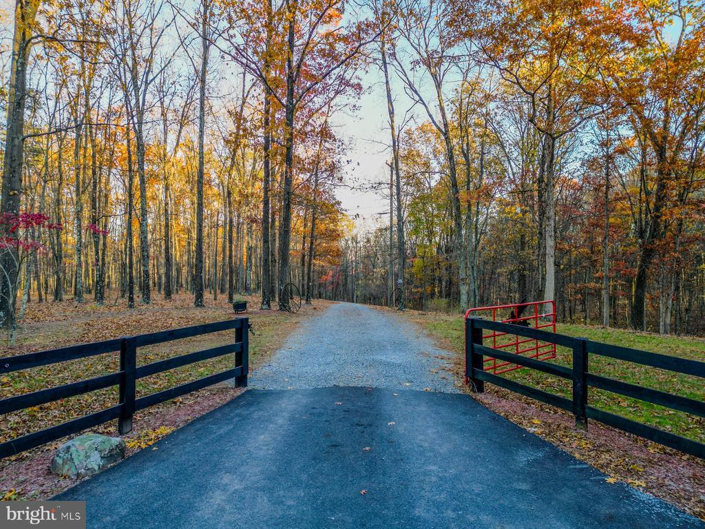 Paw Paw, West Virginia, 25434, United States, 3 Bedrooms Bedrooms, ,3 BathroomsBathrooms,Residential,For Sale,1989238