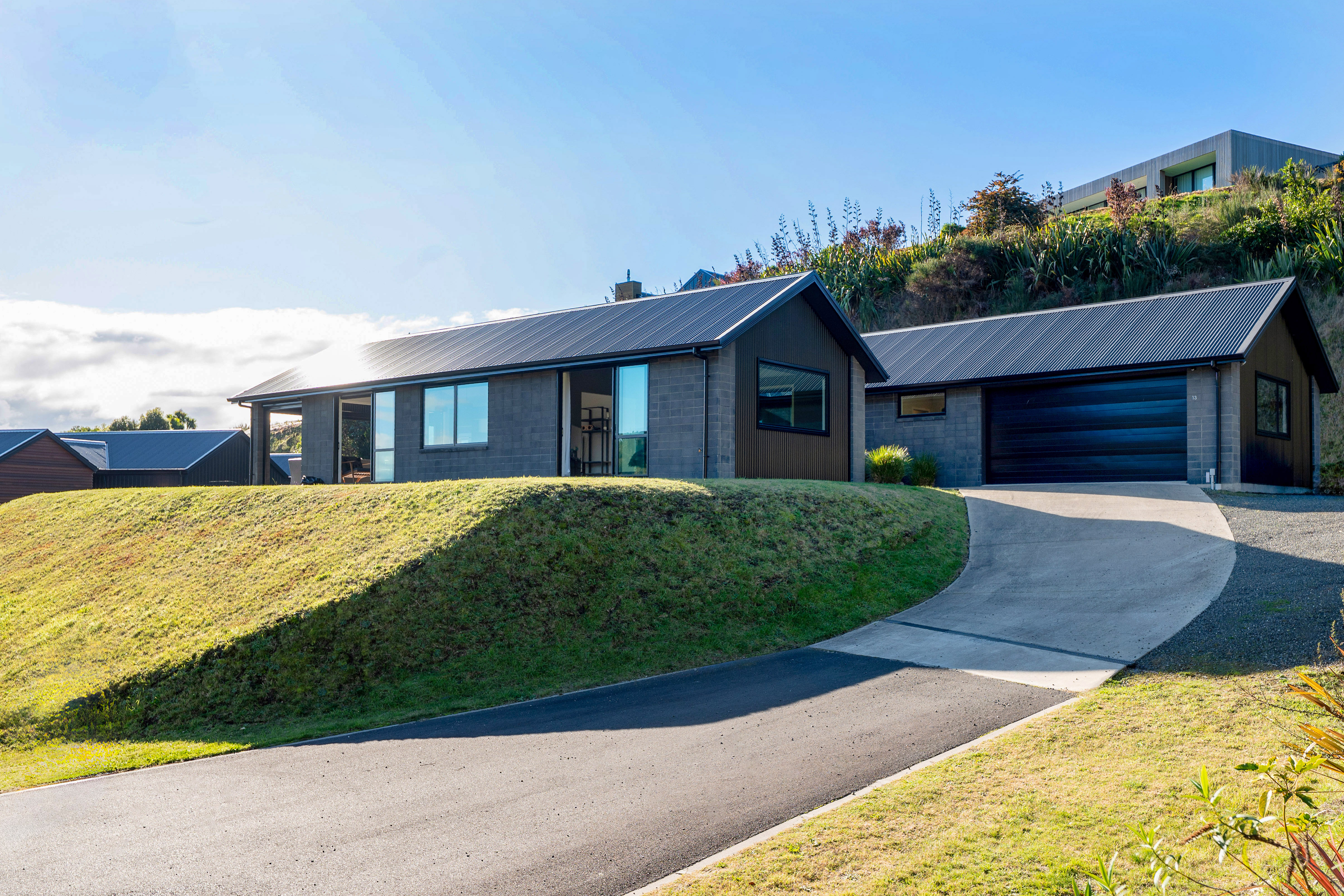  Sleek Contemporary with Lake Views - 物件實景