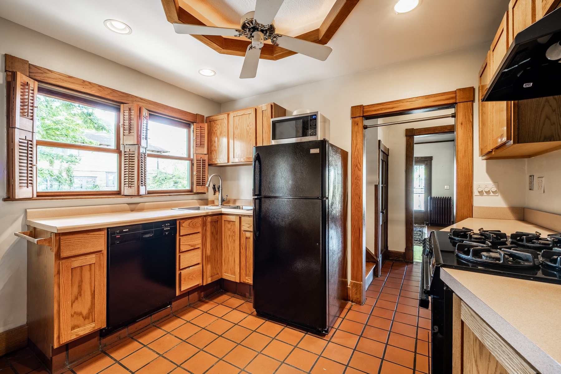  Charming Indianapolis Home with Stained Woodwork and Hardwood Floors - 物件實景