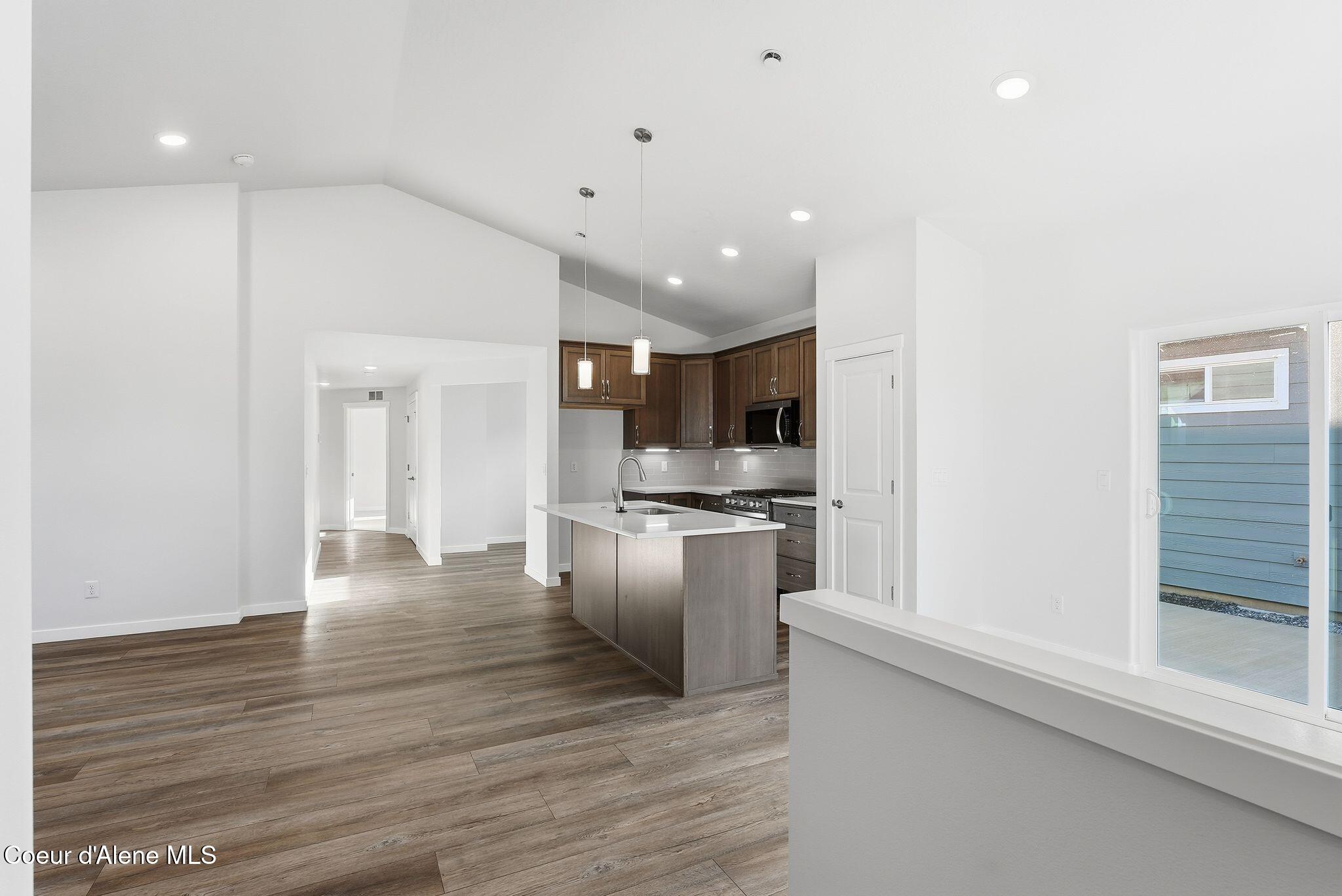 Coeur D'alene, Idaho, 83815, United States, 2 Bedrooms Bedrooms, ,Residential,For Sale,1991054