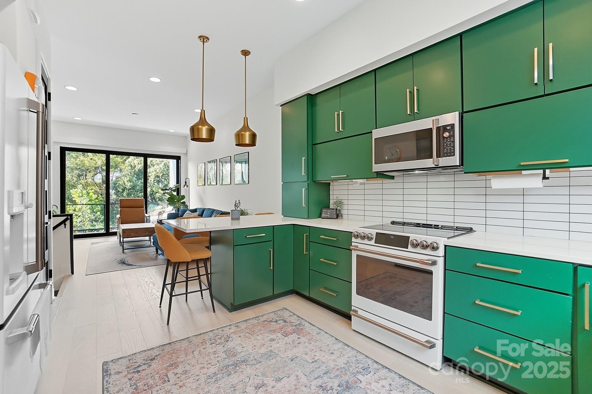 Charlotte, North Carolina, 28205, United States, 2 Bedrooms Bedrooms, ,3 BathroomsBathrooms,Residential,For Sale,1956240