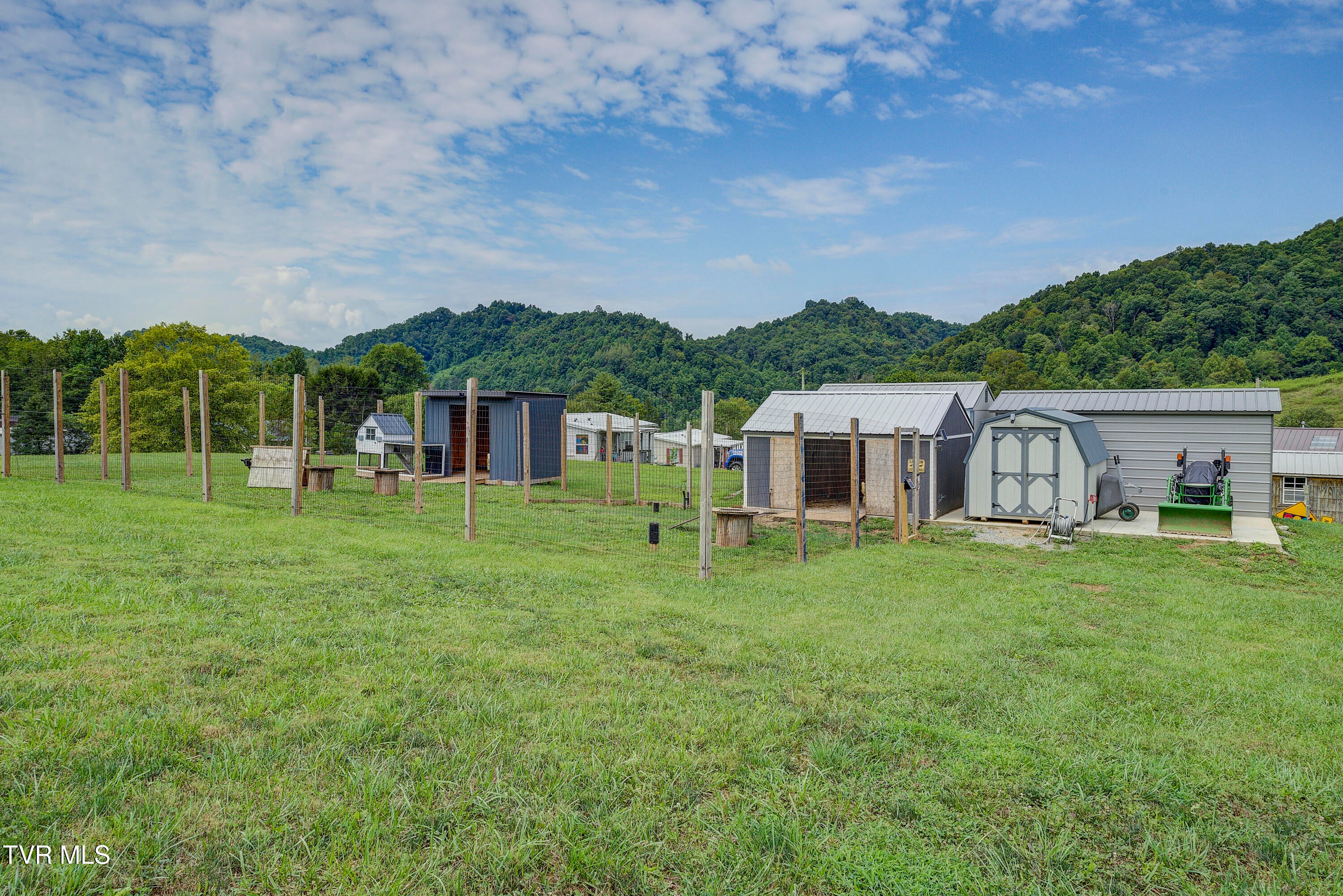 Elizabethton, Tennessee, 37643, United States, 3 Bedrooms Bedrooms, ,2 BathroomsBathrooms,Residential,For Sale,1925509