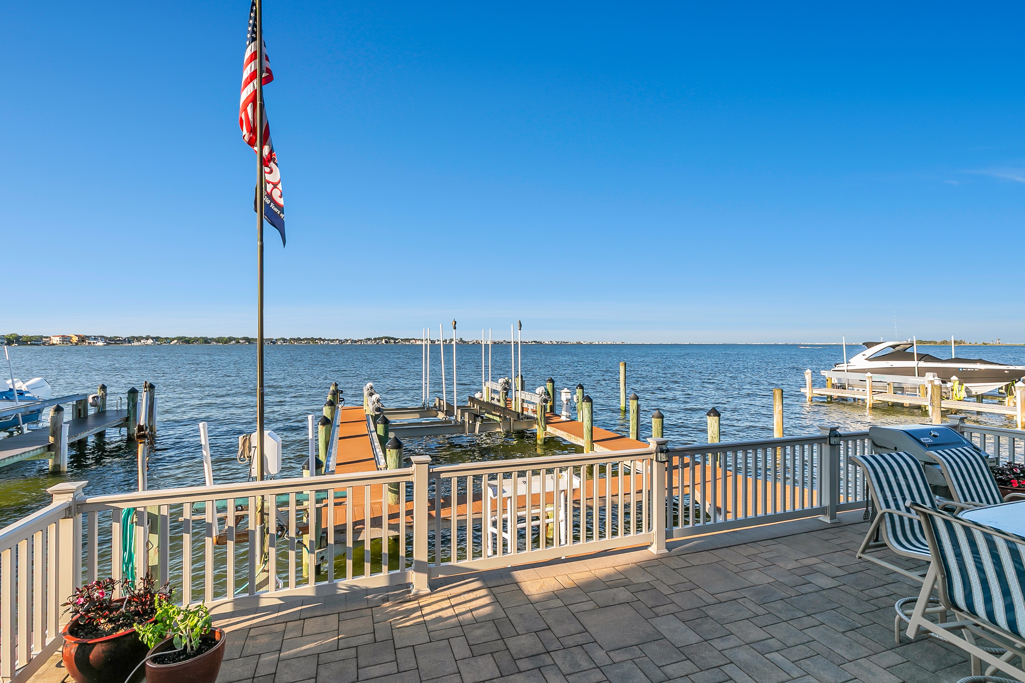  A Rare Bayfront Retreat on Silver Bay - 物件實景