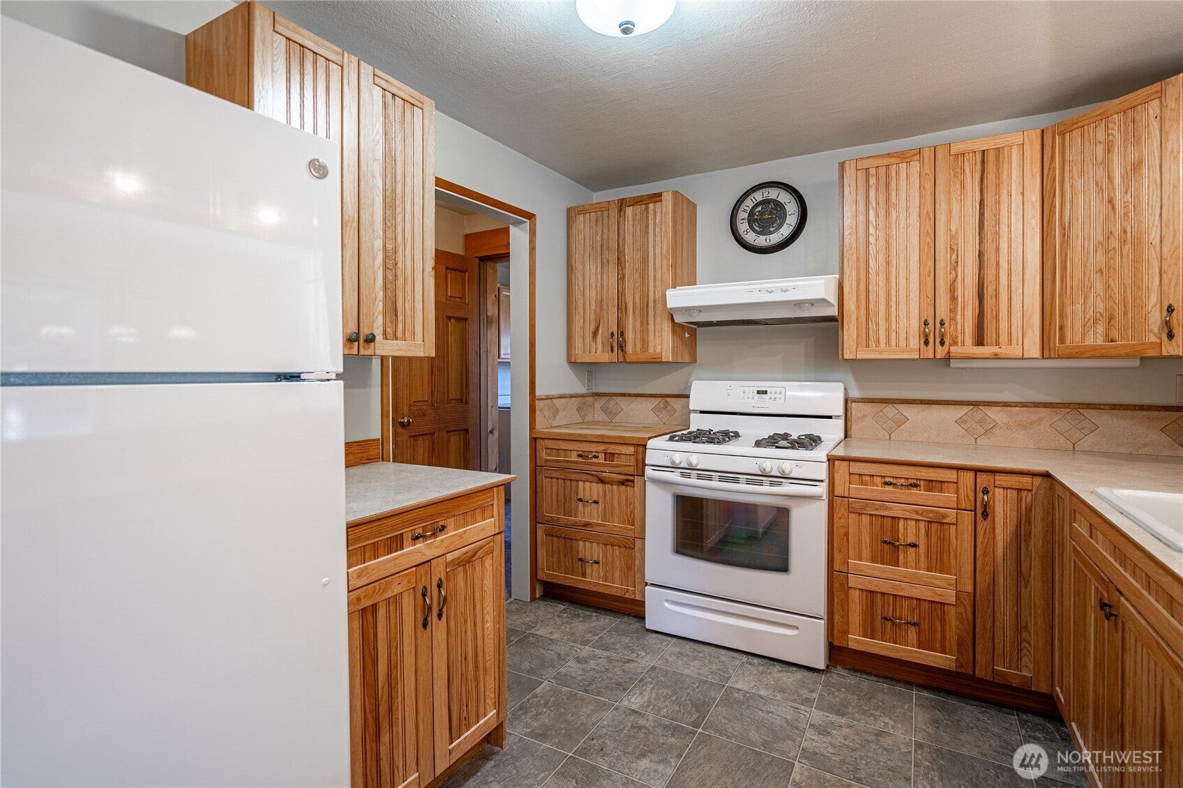 Manson, Washington, 98831, United States, 3 Bedrooms Bedrooms, ,2 BathroomsBathrooms,Residential,For Sale,1992965