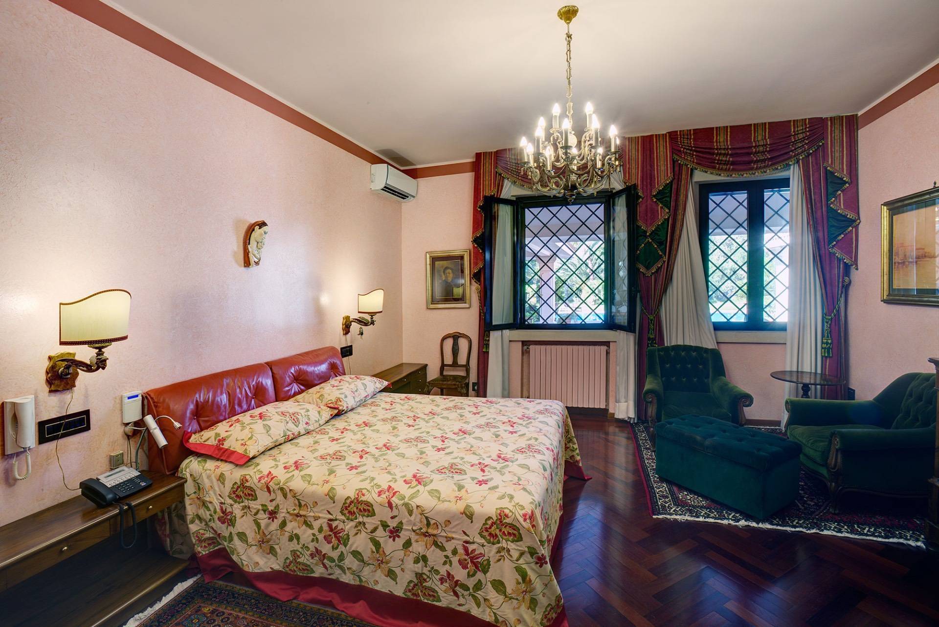 Lecce, Lecce, 73100, IT, 10 Bedrooms Bedrooms, ,10 BathroomsBathrooms,Residential,For Sale,1991439