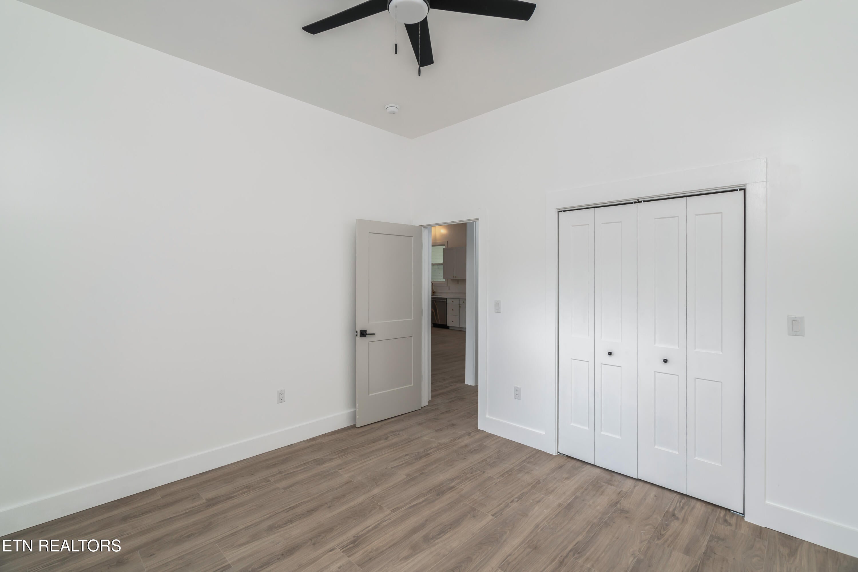 Kingston, Tennessee, 37763, United States, 3 Bedrooms Bedrooms, ,2 BathroomsBathrooms,Residential,For Sale,1907401