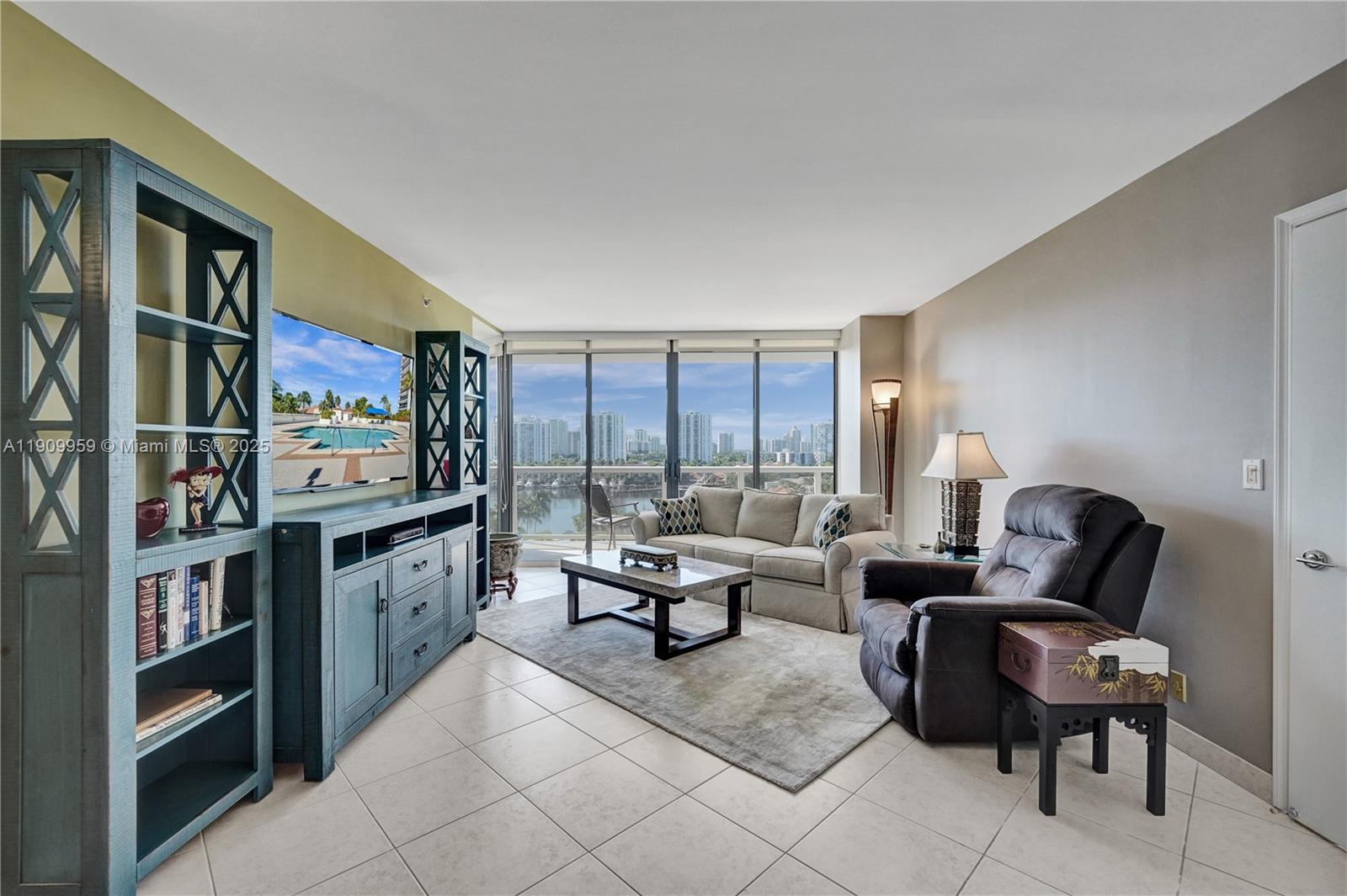 Aventura, Florida, 33180, United States, 2 Bedrooms Bedrooms, ,2 BathroomsBathrooms,Residential,For Sale,1988948