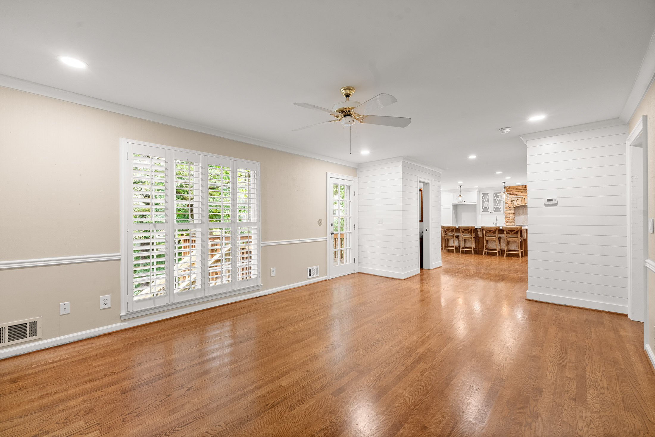  Beautifully Transformed Home in Lassiter School District - 物件實景