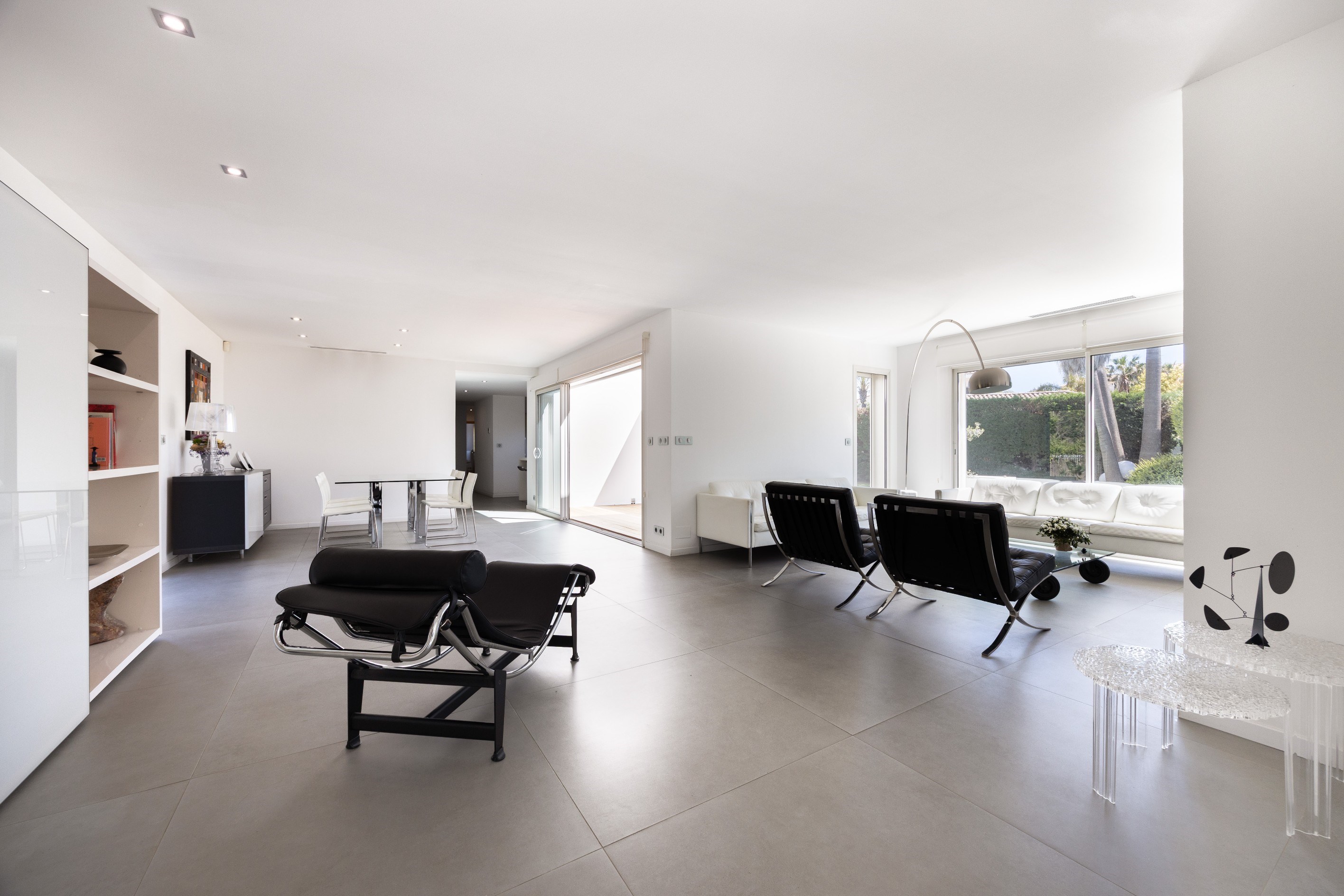  MODERN SINGLE-STORY HOME WITH A POOL IN A QUIET NEIGHBORHOOD - 物件實景