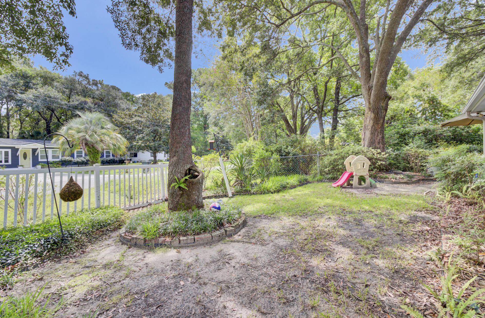 Charleston, South Carolina, 29407, United States, 4 Bedrooms Bedrooms, ,2 BathroomsBathrooms,Residential,For Sale,1950272