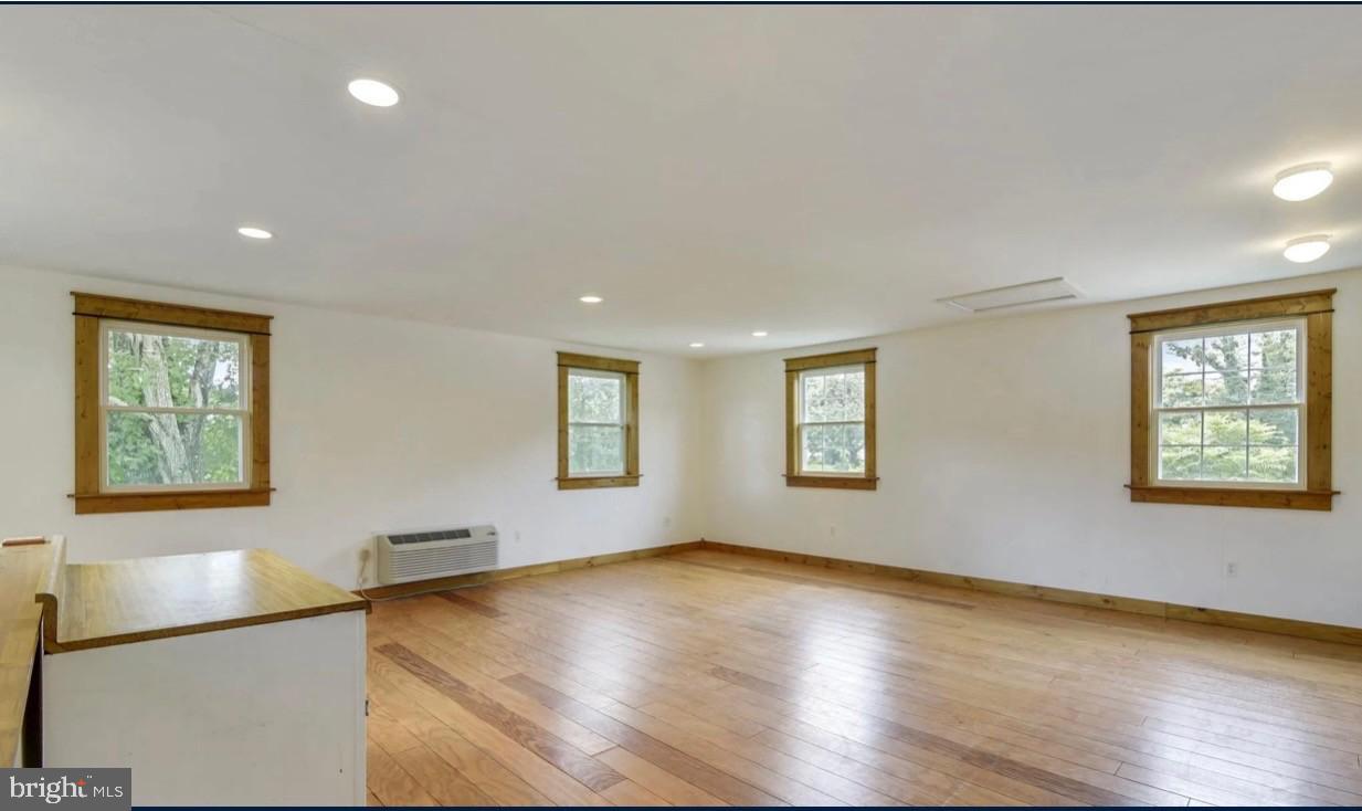 Warrenton, Virginia, 20187, United States, 3 Bedrooms Bedrooms, ,2 BathroomsBathrooms,Residential,For Sale,1987045