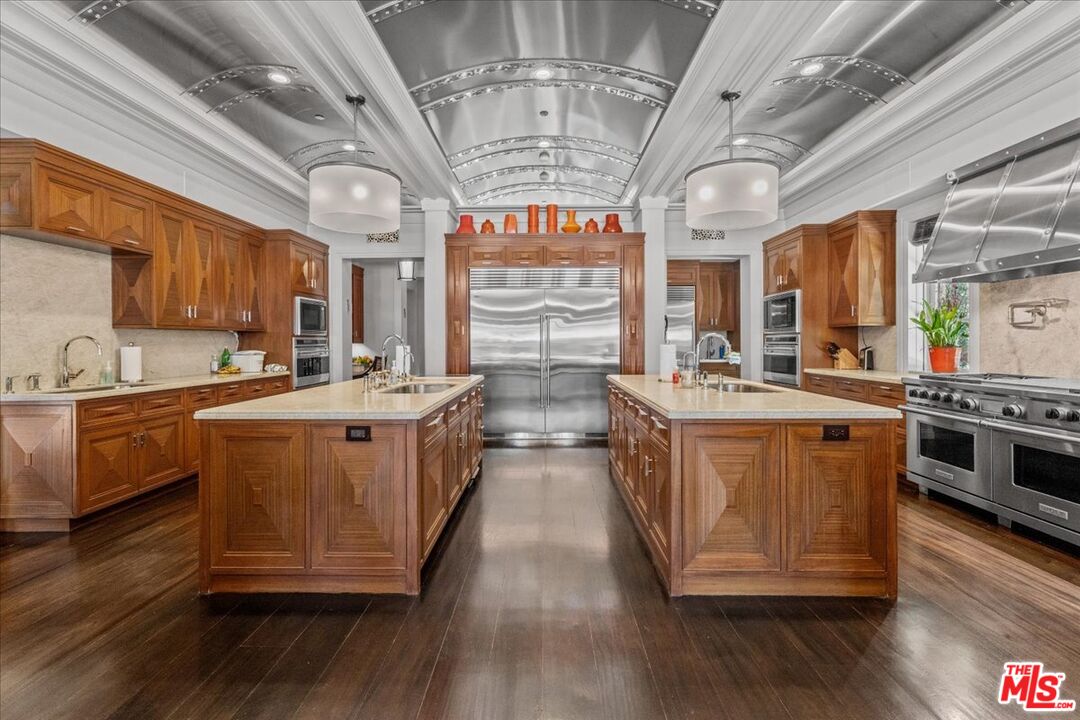 Beverly Hills, California, 90210, United States, 7 Bedrooms Bedrooms, ,15 BathroomsBathrooms,Residential,For Sale,1877085