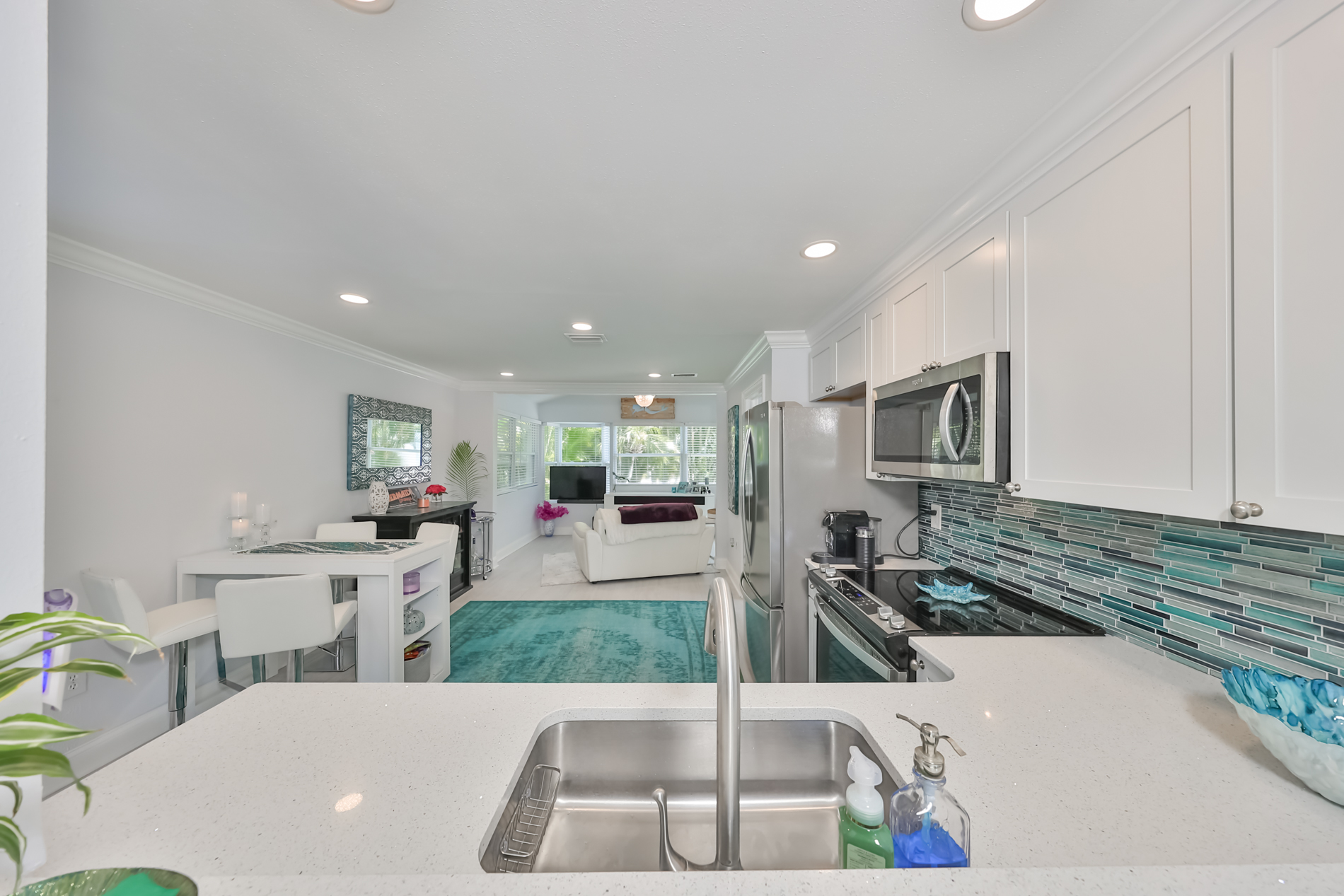 Madeira Beach, Florida, 33708, United States, 2 Bedrooms Bedrooms, ,2 BathroomsBathrooms,Residential,For Sale,1977709