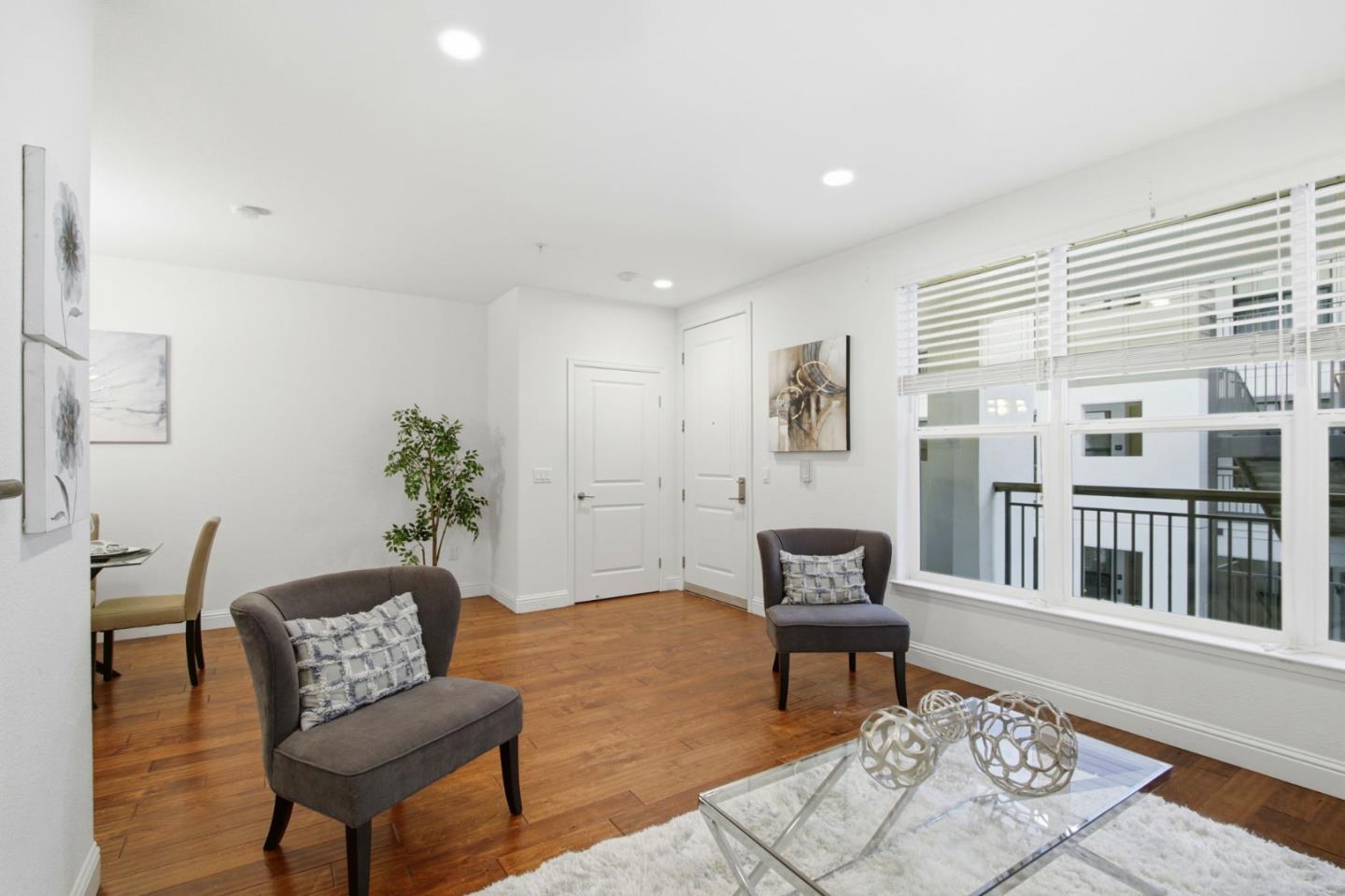 Santa Clara, California, 95051, United States, 2 Bedrooms Bedrooms, ,2 BathroomsBathrooms,Residential,For Sale,1989237