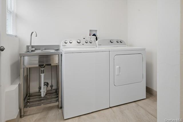 East Patchogue, New York, 11772, United States, 3 Bedrooms Bedrooms, ,2 BathroomsBathrooms,Residential,For Sale,1994647