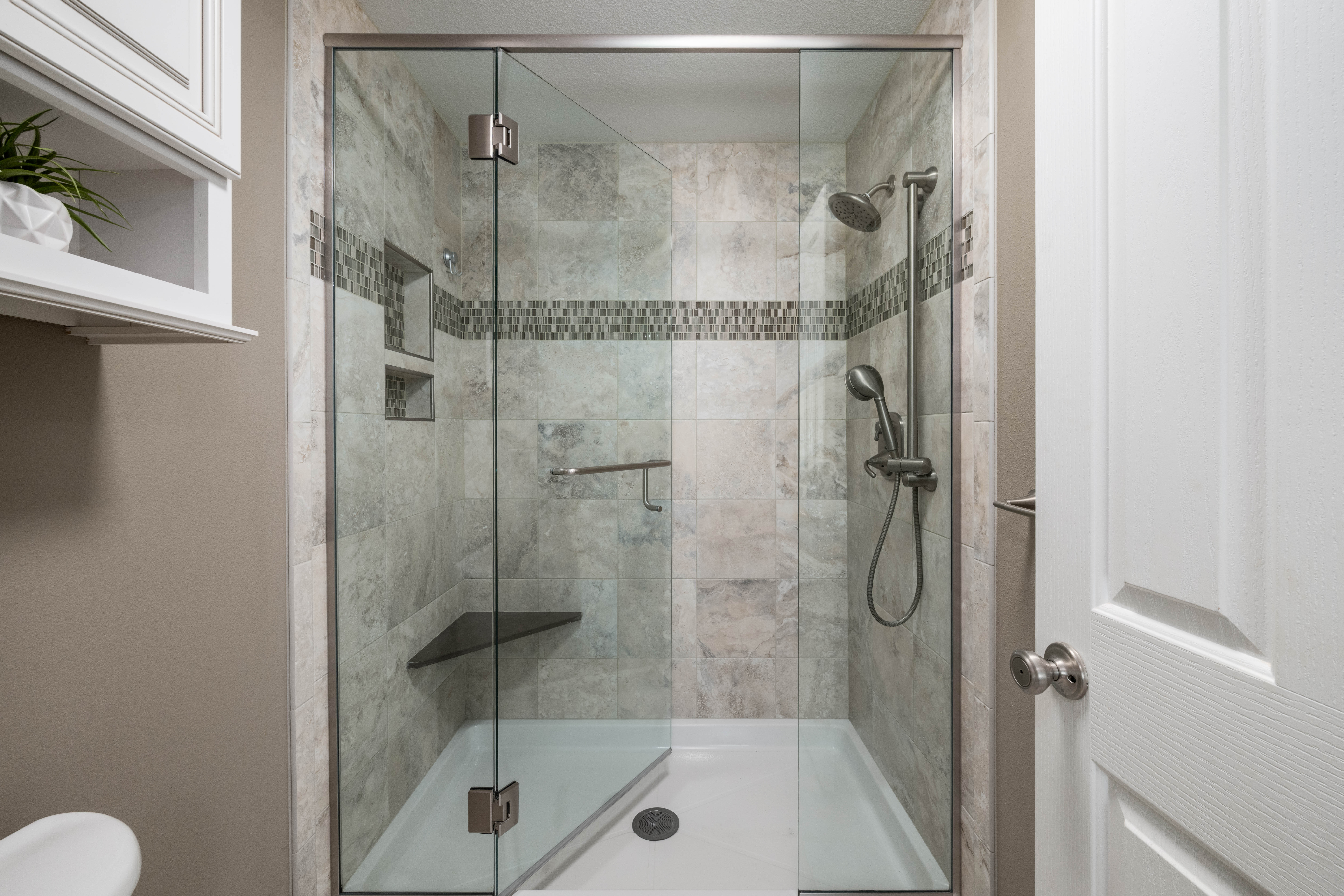  ROOM FOR SHOP/ POOL. IMMACULATELY CARED FOR HOME - 物件實景