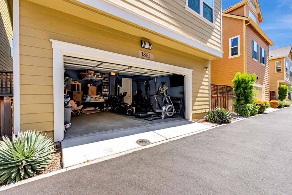 Hercules, California, 94547, United States, 4 Bedrooms Bedrooms, ,3 BathroomsBathrooms,Residential,For Sale,1978520