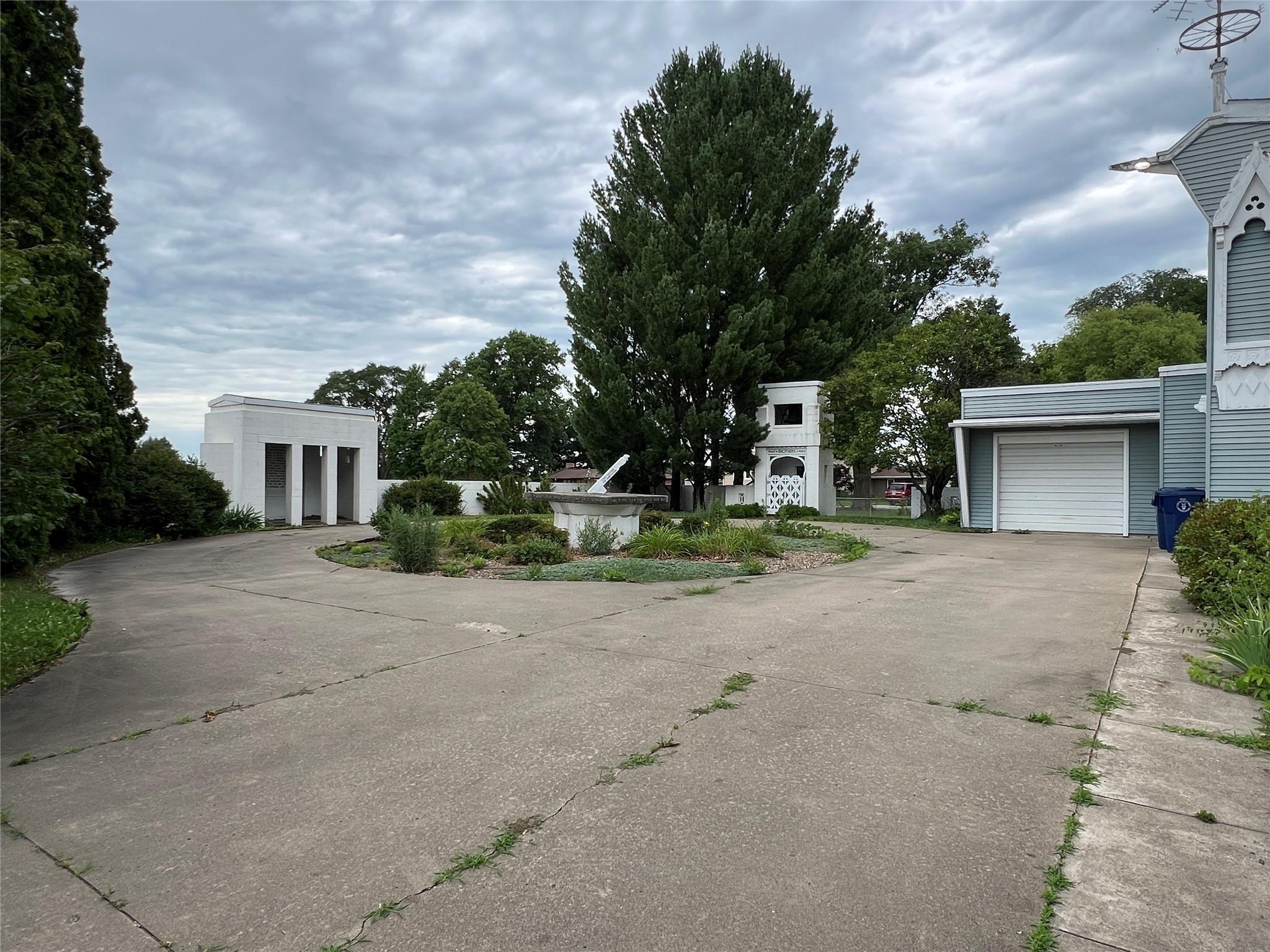 Pella, Iowa, 50219, United States, 3 Bedrooms Bedrooms, ,4 BathroomsBathrooms,Residential,For Sale,1879100