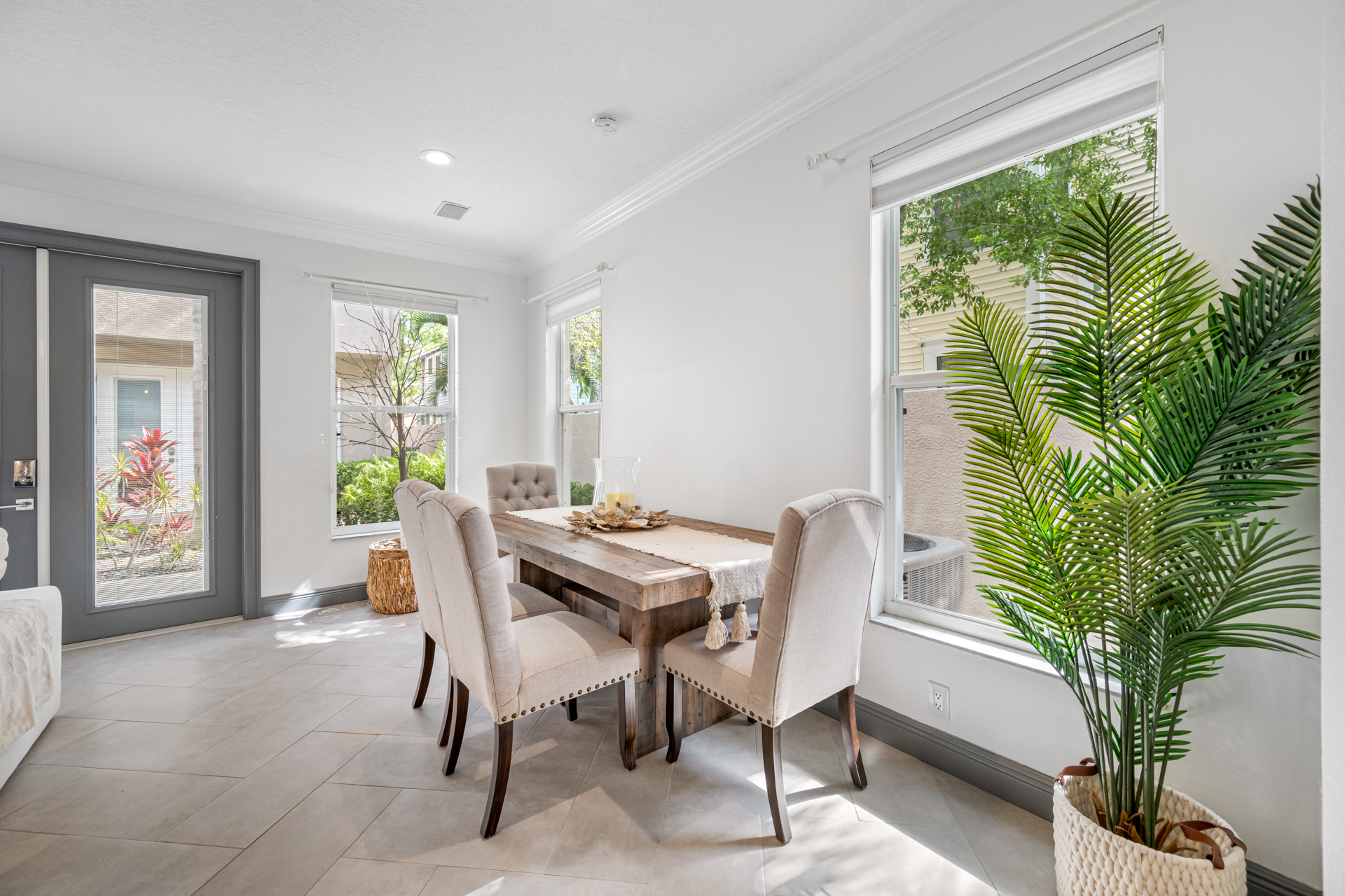 St Petersburg, Florida, 33701, United States, 3 Bedrooms Bedrooms, ,3 BathroomsBathrooms,Residential,For Sale,1979371