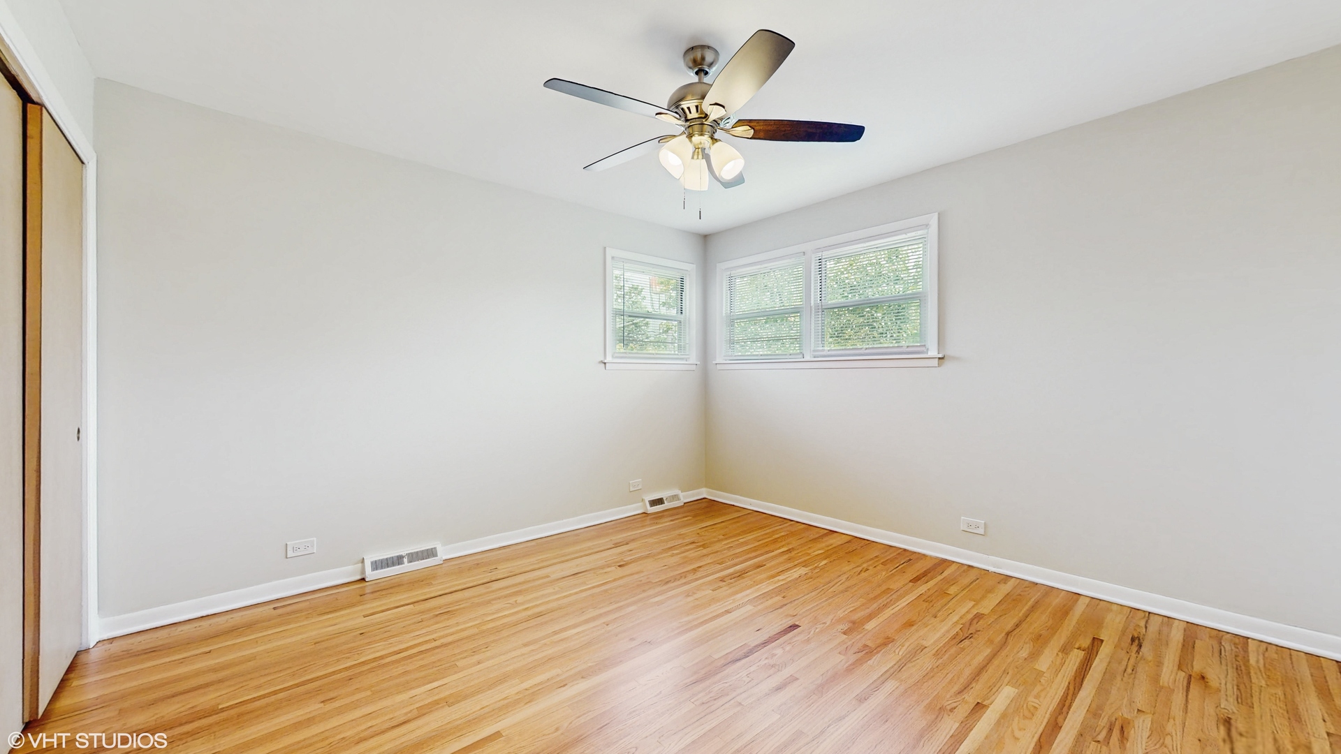 Skokie, Illinois, 60076, United States, 4 Bedrooms Bedrooms, ,2 BathroomsBathrooms,Residential,For Sale,1935170