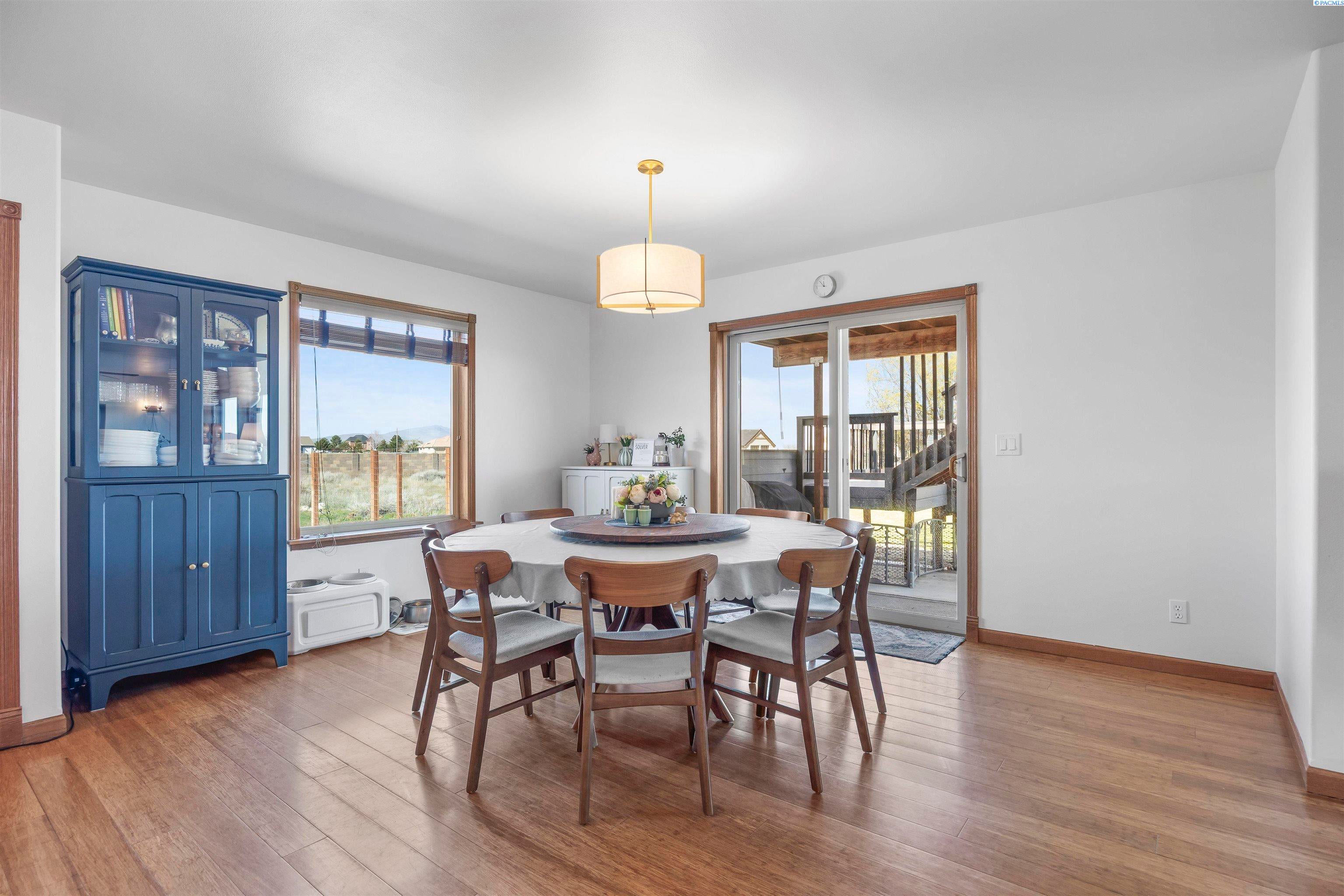 West Richland, Washington, 99353, United States, 4 Bedrooms Bedrooms, ,4 BathroomsBathrooms,Residential,For Sale,2031240