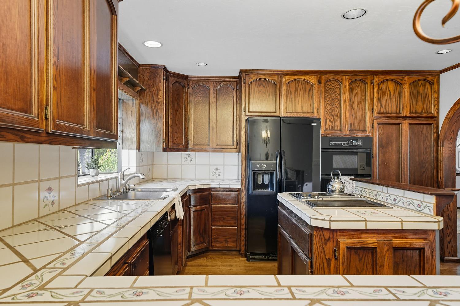 Pine Grove, California, 95665, United States, 3 Bedrooms Bedrooms, ,4 BathroomsBathrooms,Residential,For Sale,1975649