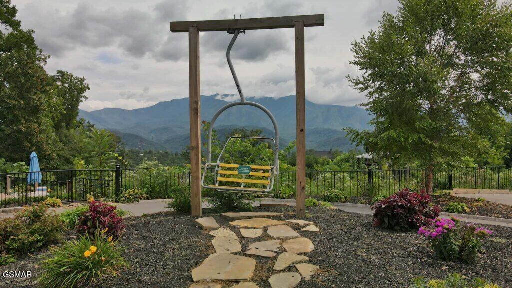 Gatlinburg, Tennessee, 37738, United States, 2 Bedrooms Bedrooms, ,2 BathroomsBathrooms,Residential,For Sale,1979634