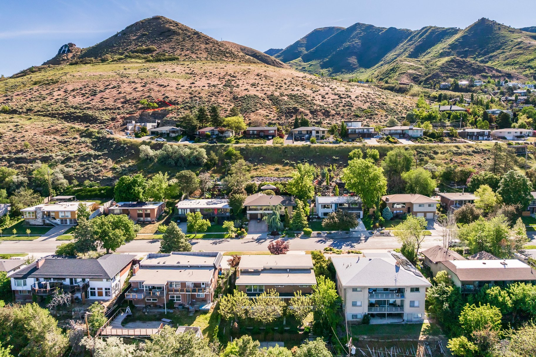  Mid-Century Charm, Incredible Valley Views and Endless Potential - 物件實景