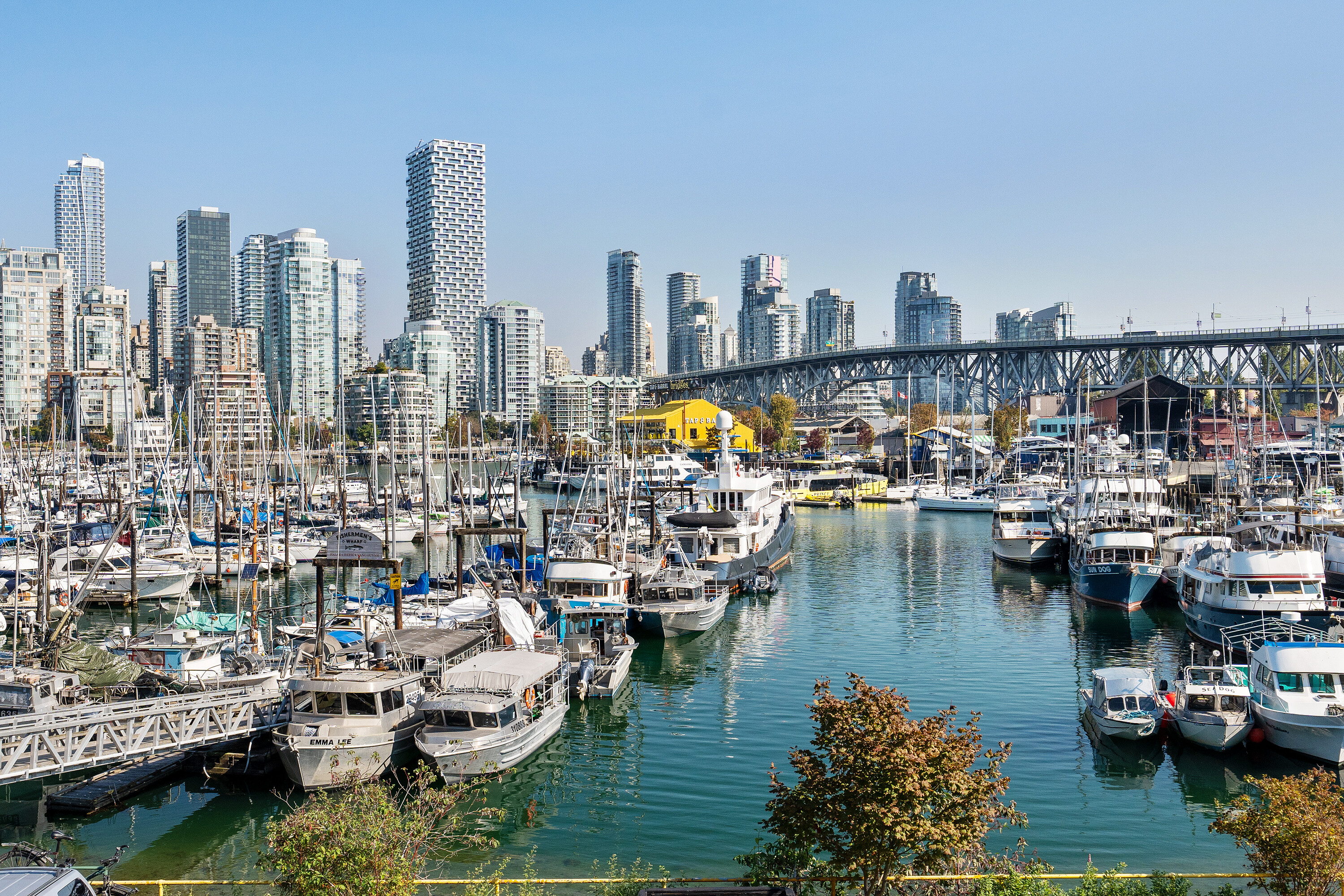  False Creek Resort-Like Living - 物件實景