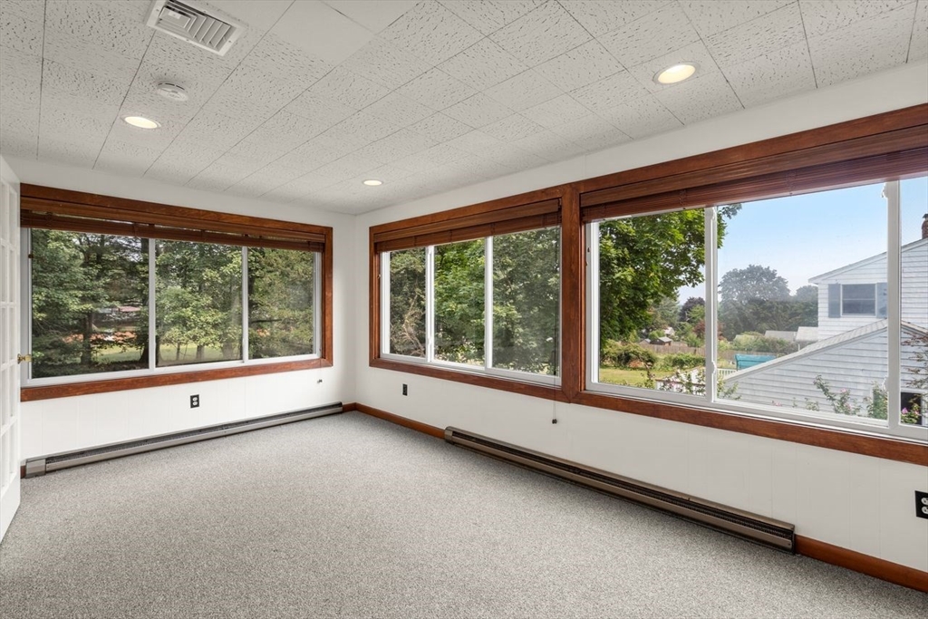 Chelmsford, Massachusetts, 01824, United States, 3 Bedrooms Bedrooms, ,2 BathroomsBathrooms,Residential,For Sale,1927111