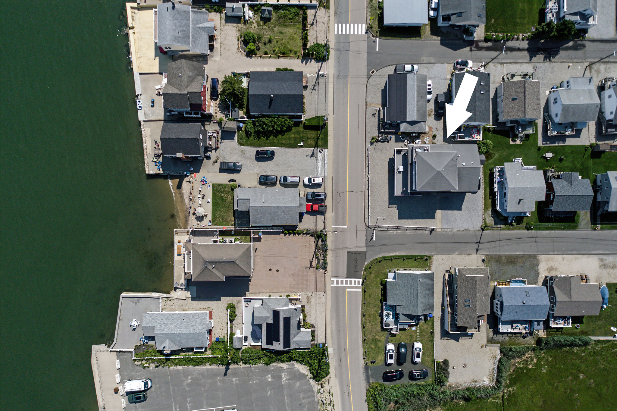  Year-Round Shoreline Estate in a Coastal Enclave - 物件實景