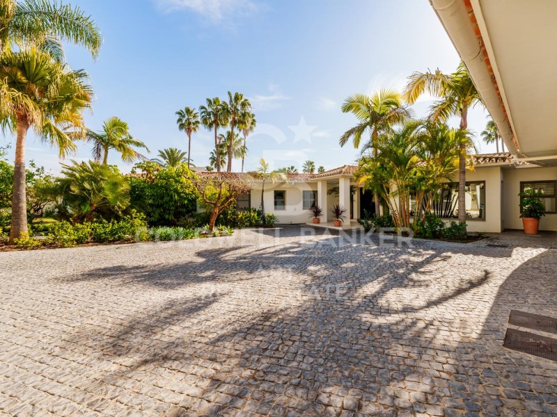 Marbella, Andalusia, ES, 5 Bedrooms Bedrooms, ,5 BathroomsBathrooms,Residential,For Sale,1767301