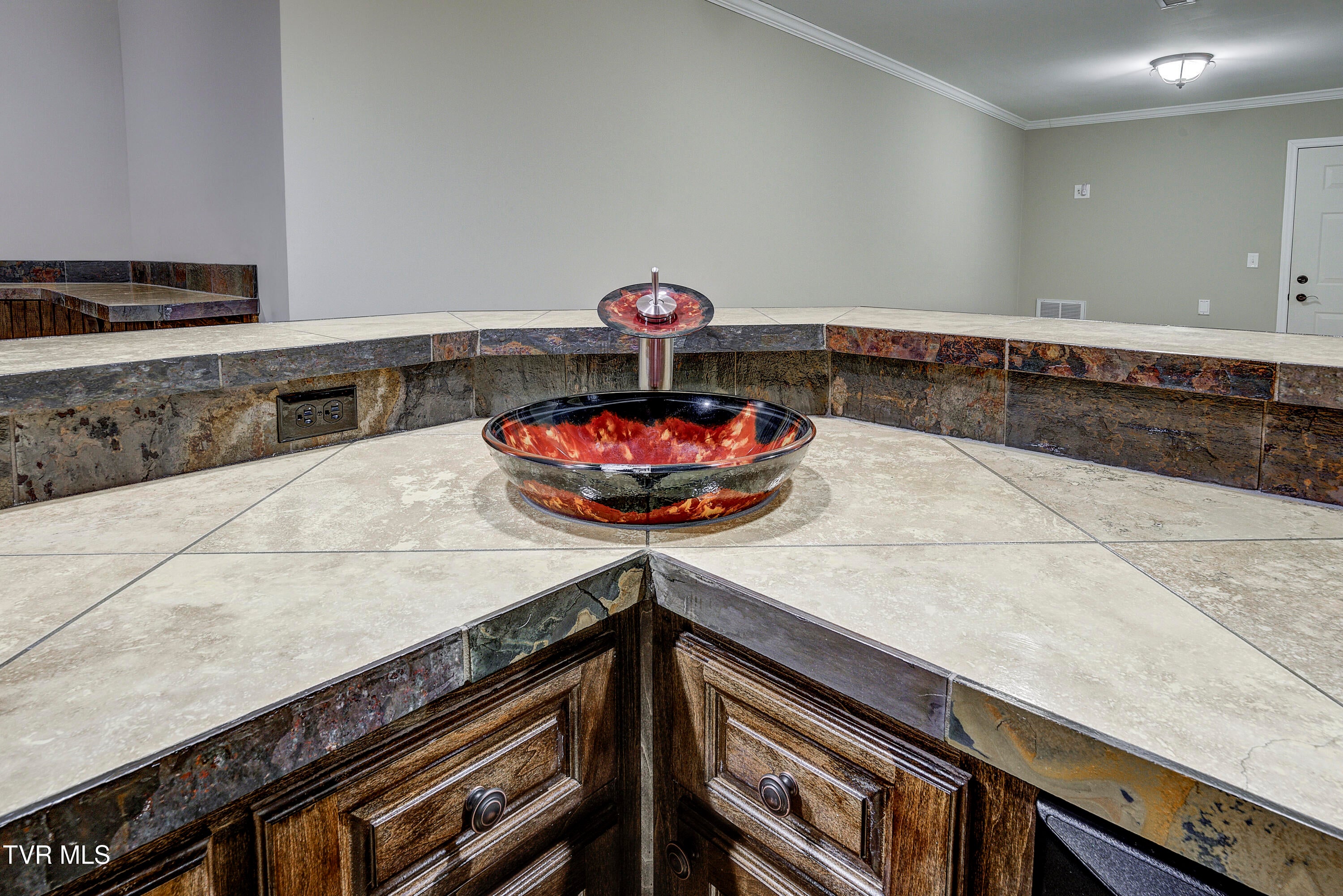 Bristol, Tennessee, 37620, United States, 4 Bedrooms Bedrooms, ,4 BathroomsBathrooms,Residential,For Sale,2001712