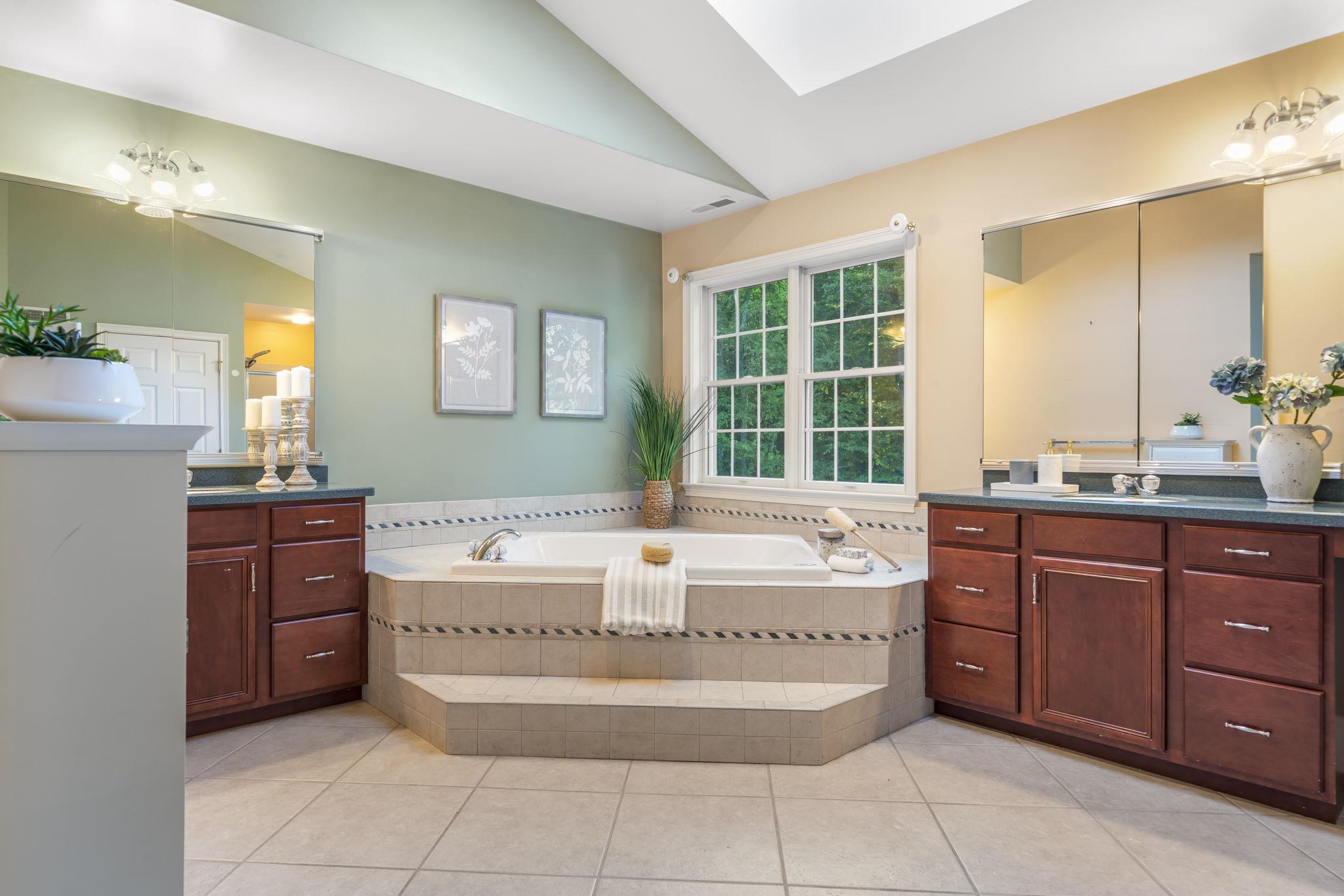 Bedford, New Hampshire, 03110, United States, 5 Bedrooms Bedrooms, ,4 BathroomsBathrooms,Residential,For Sale,1942322
