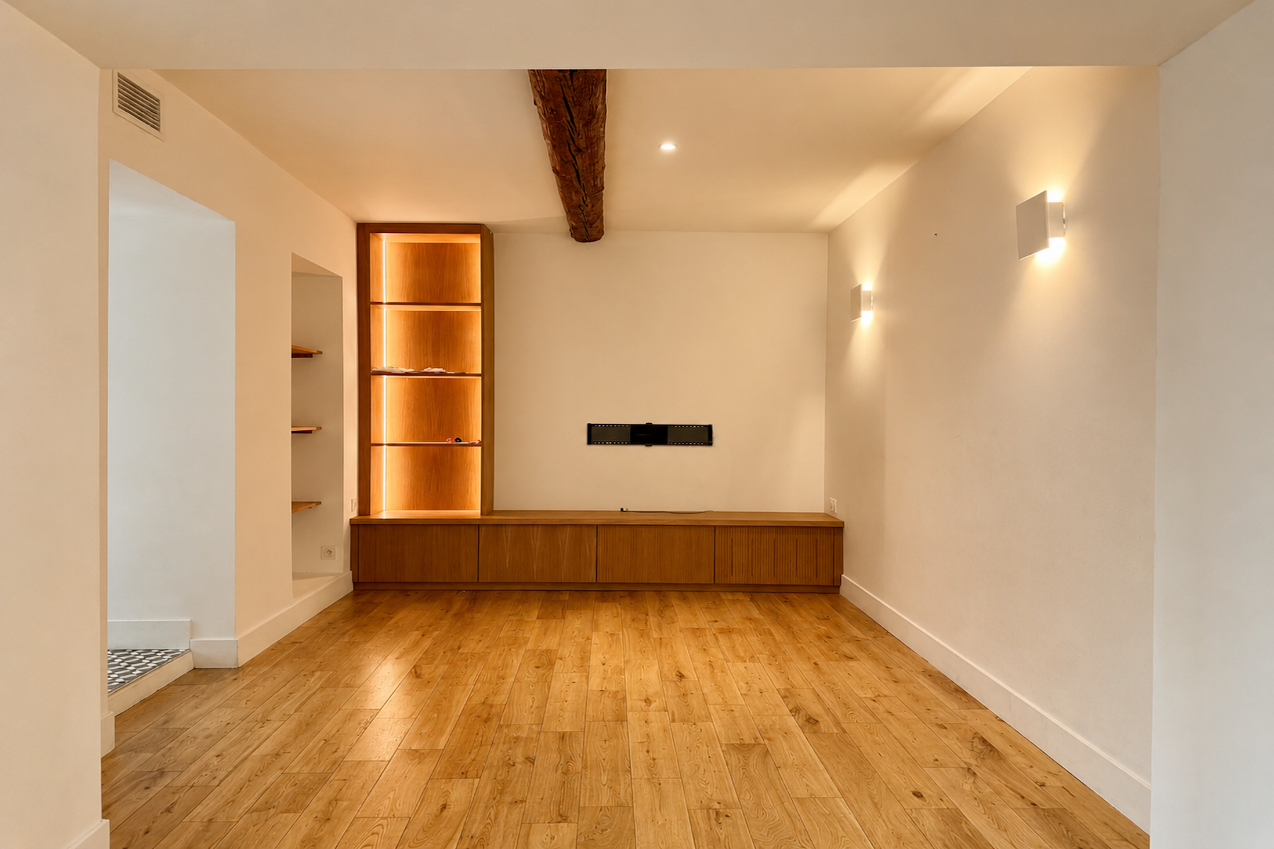  NÎMES CITY CENTRE ELEGANTLY RENOVATED TOWNHOUSE WITH GARAGE, PRIVATE COURTYARD … - 物件實景