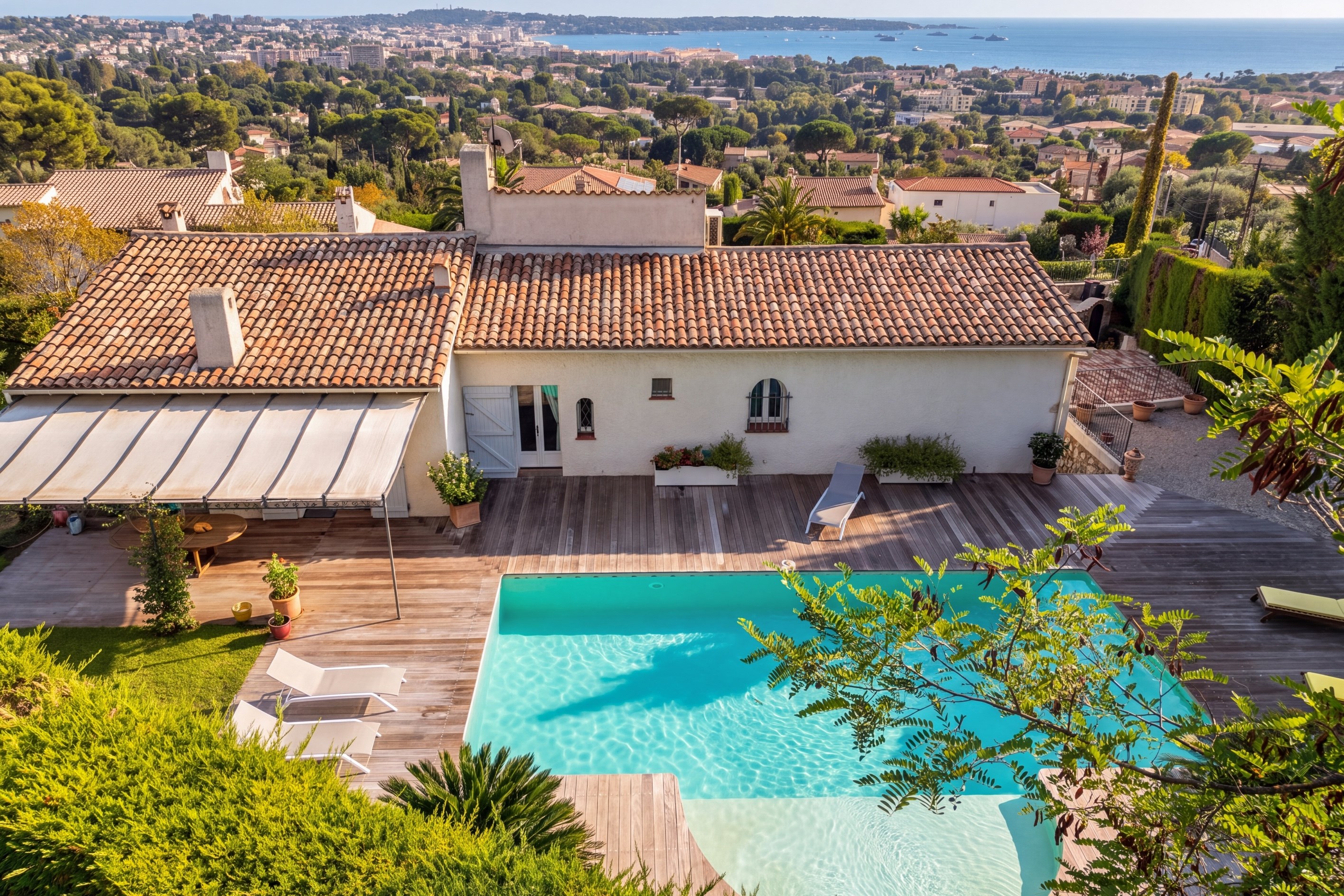  Golfe Juan, contemporary Provençal villa with pool and panoramic sea views - 物件實景