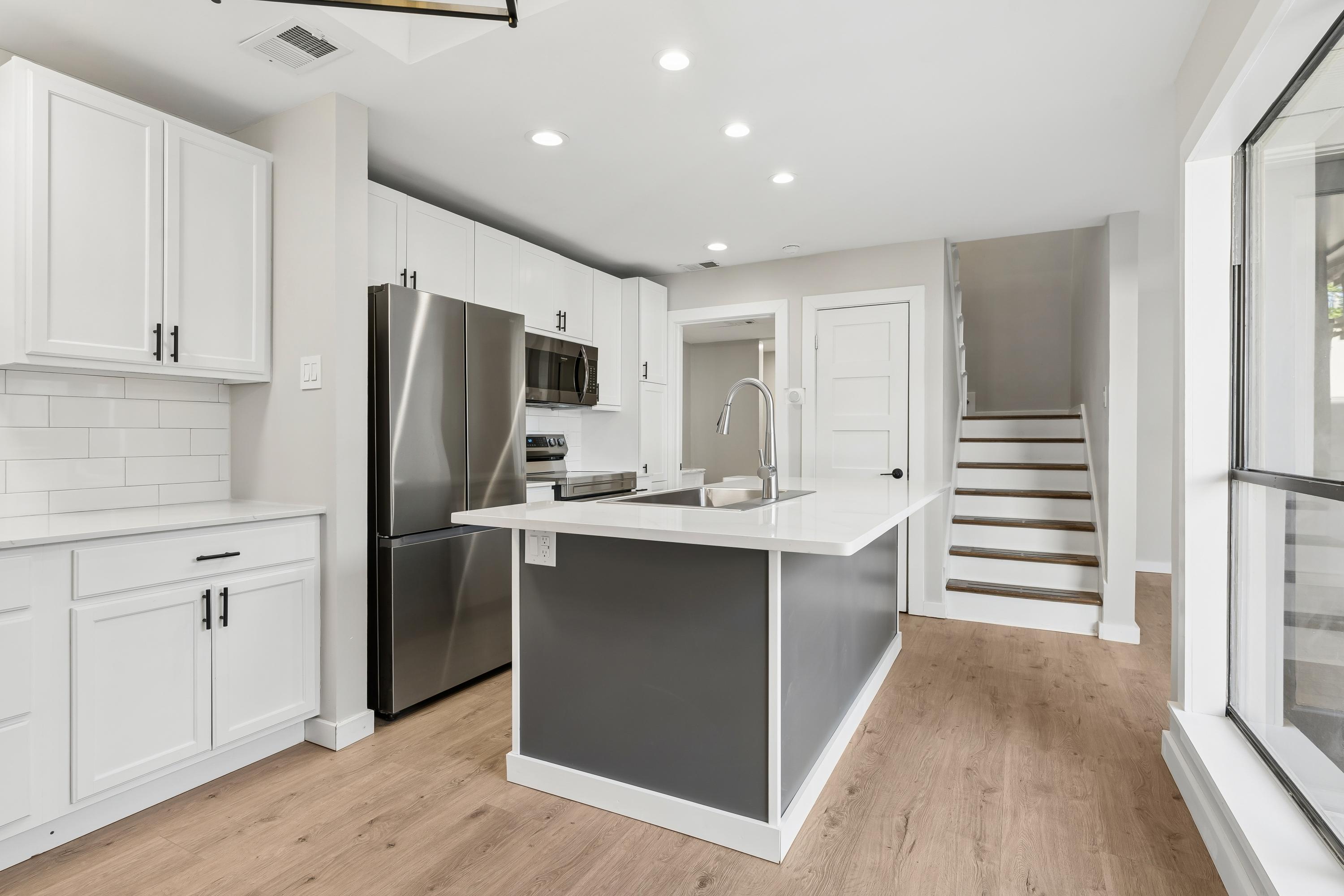  Katy Trail Condo Fully Remodeled with Private Turf Patio - 物件實景